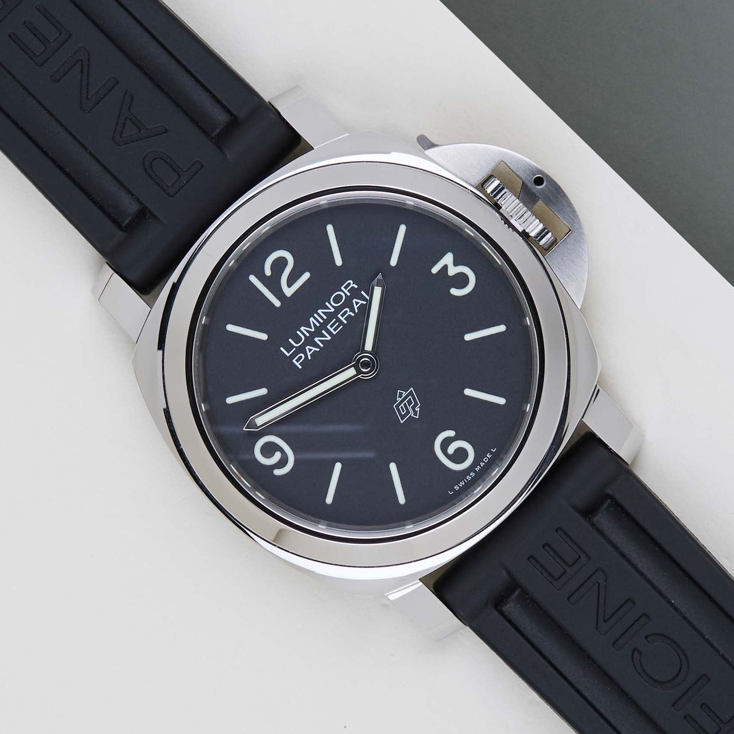 Panerai Luminor Base Logo PAM01086 (2026) - Black dial 44 mm Steel case (1/8)