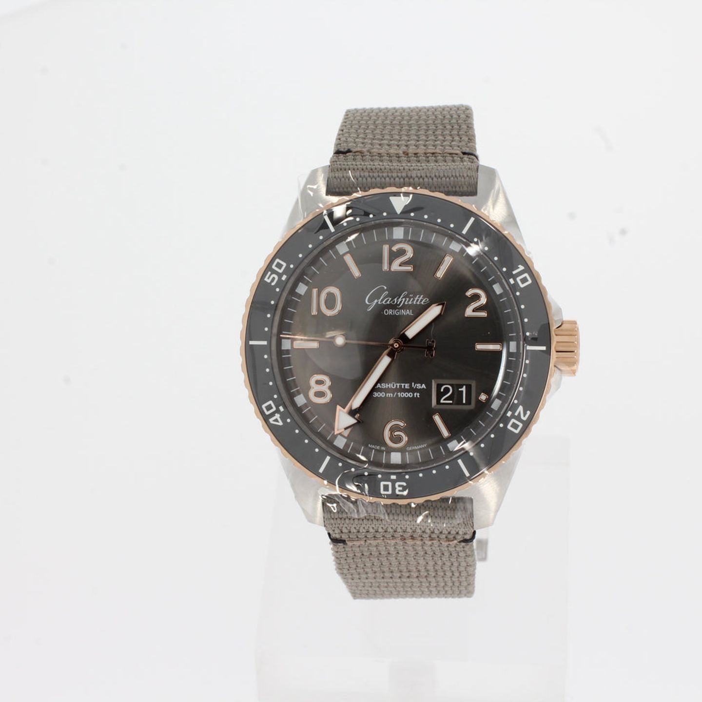 Glashütte Original SeaQ Panorama Date 1-36-13-04-91-34 - (1/4)