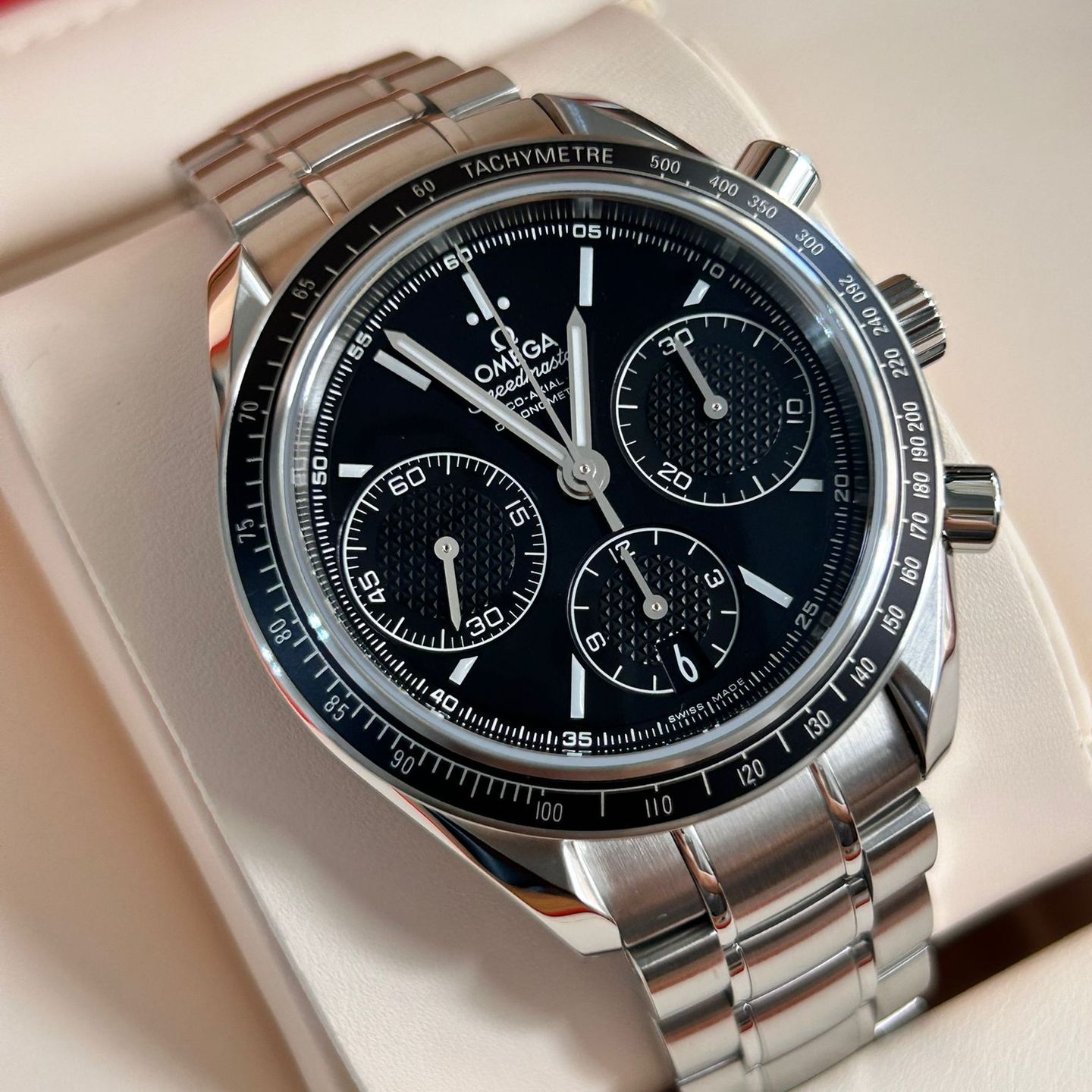 Omega Speedmaster Racing 326.30.40.50.01.001 (2025) - Black dial 40 mm Steel case (5/8)