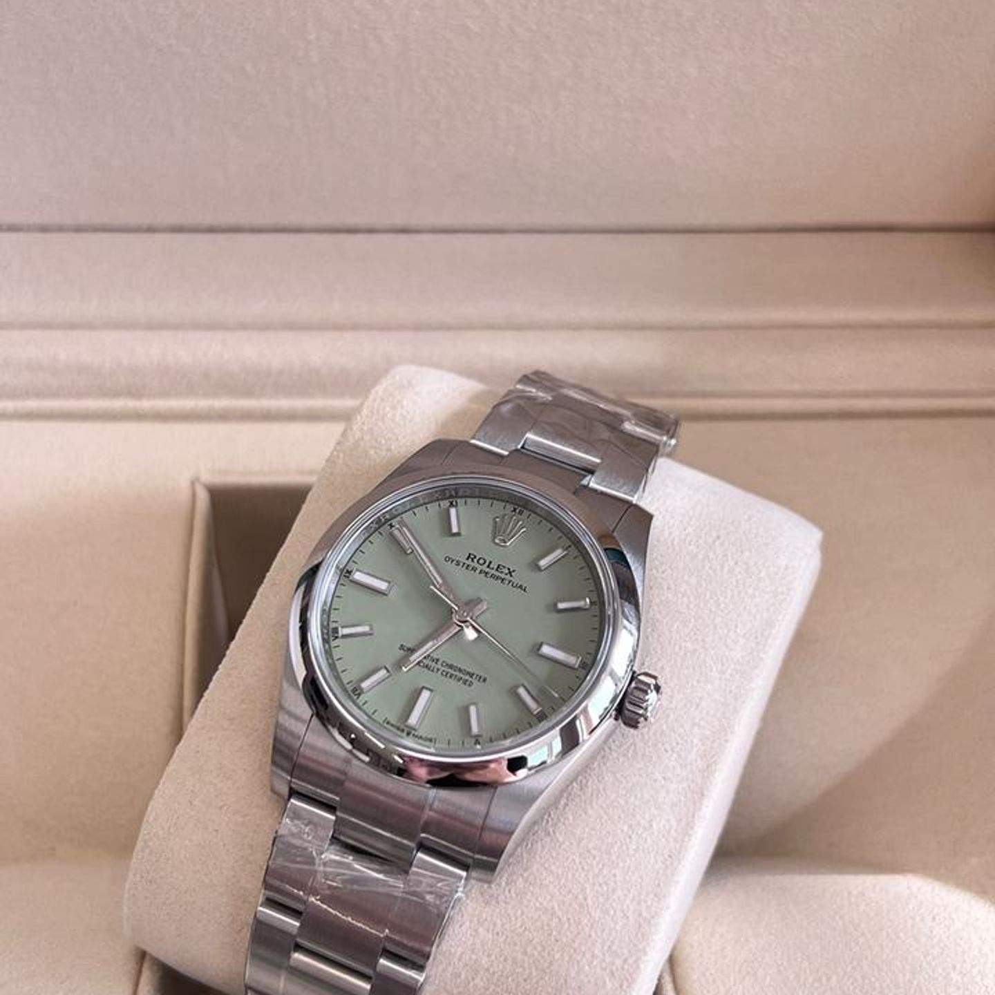 Rolex Oyster Perpetual 124200 - (3/7)