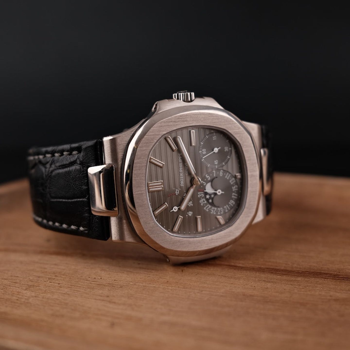 Patek Philippe Nautilus 5712G (2008) - Grijs wijzerplaat 40mm Witgoud (5/8)