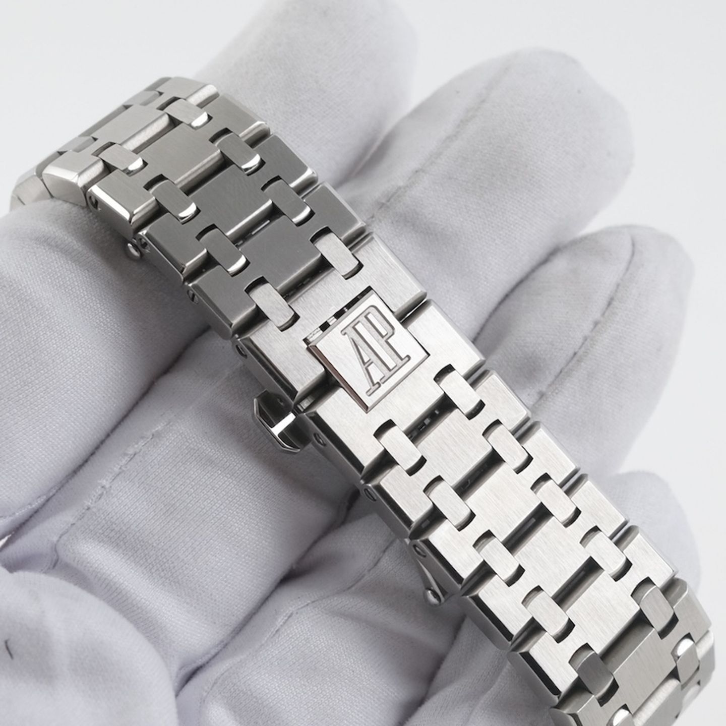 Audemars Piguet Royal Oak Selfwinding 15300ST.OO.1220ST.01 (Unknown (random serial)) - Silver dial 39 mm Steel case (5/8)