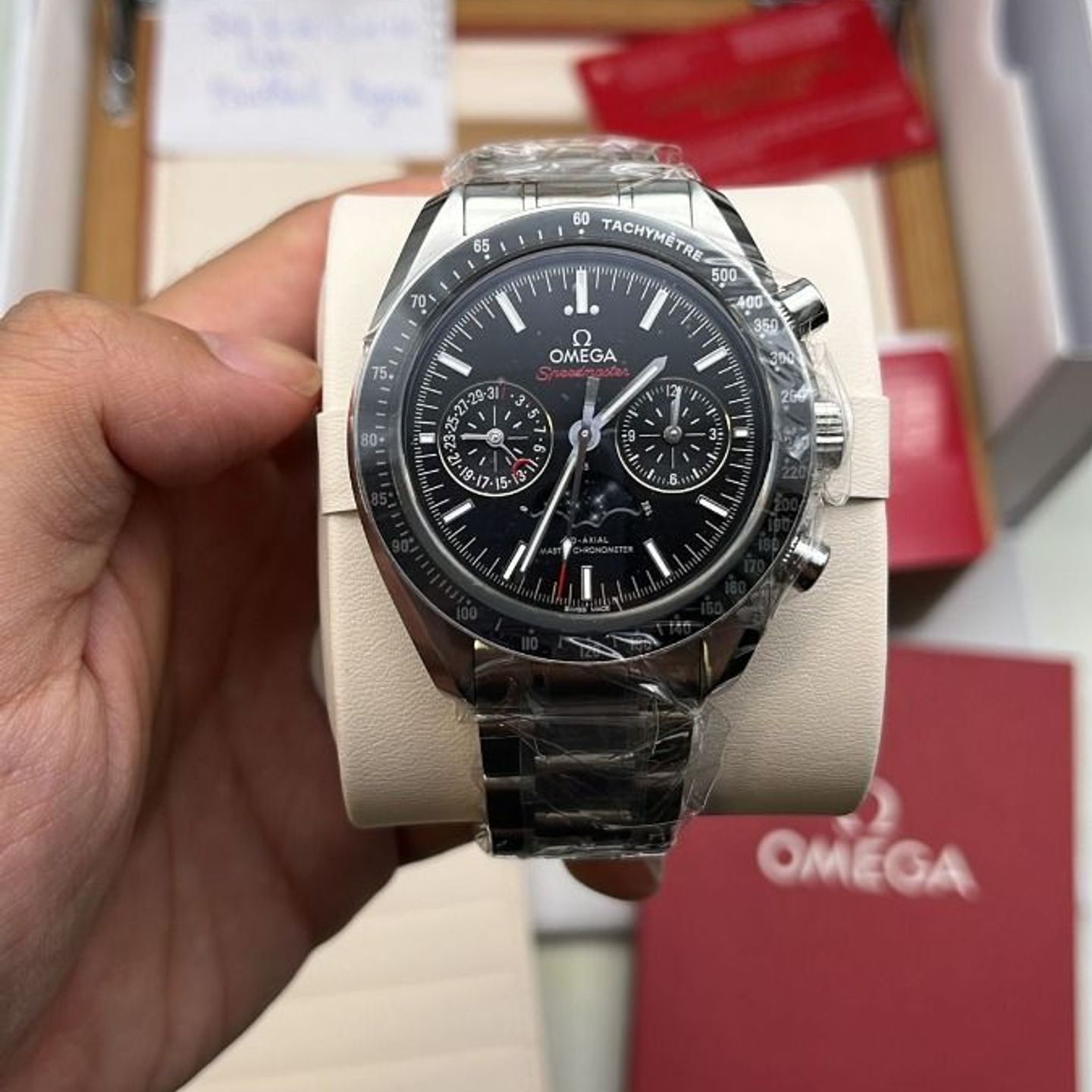 Omega Speedmaster Professional Moonwatch Moonphase 304.30.44.52.01.001 (2024) - Black dial 44 mm Steel case (2/8)