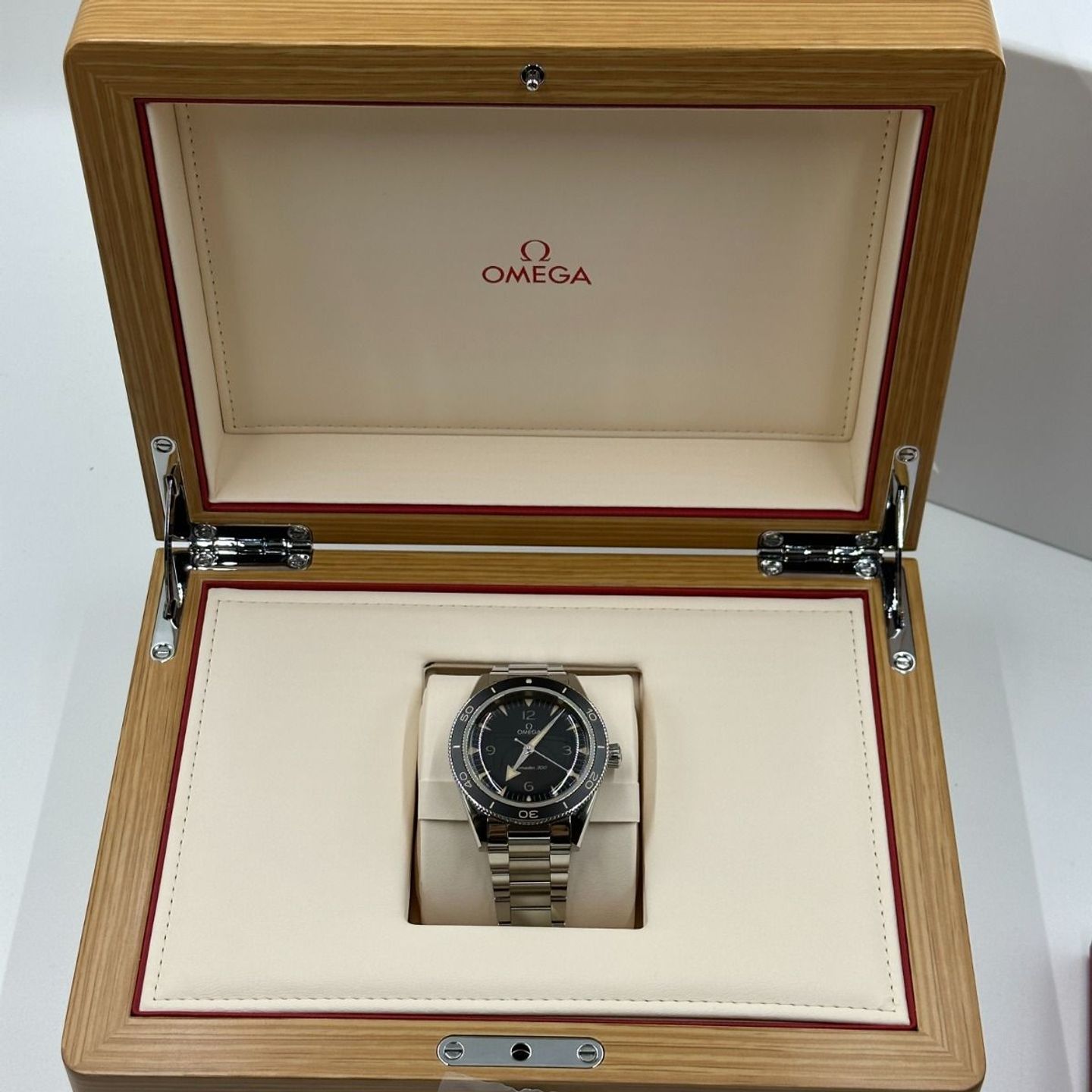 Omega Seamaster 300 234.30.41.21.01.001 - (4/8)