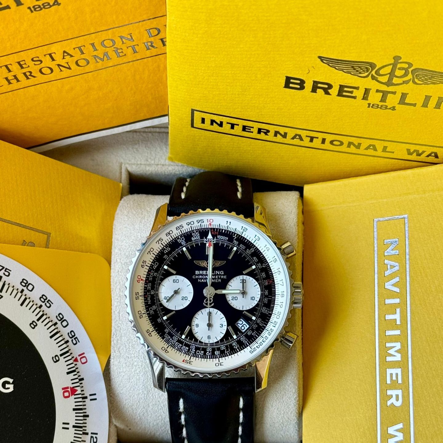 Breitling Navitimer A23322-011 (2009) - Black dial Steel case (2/2)