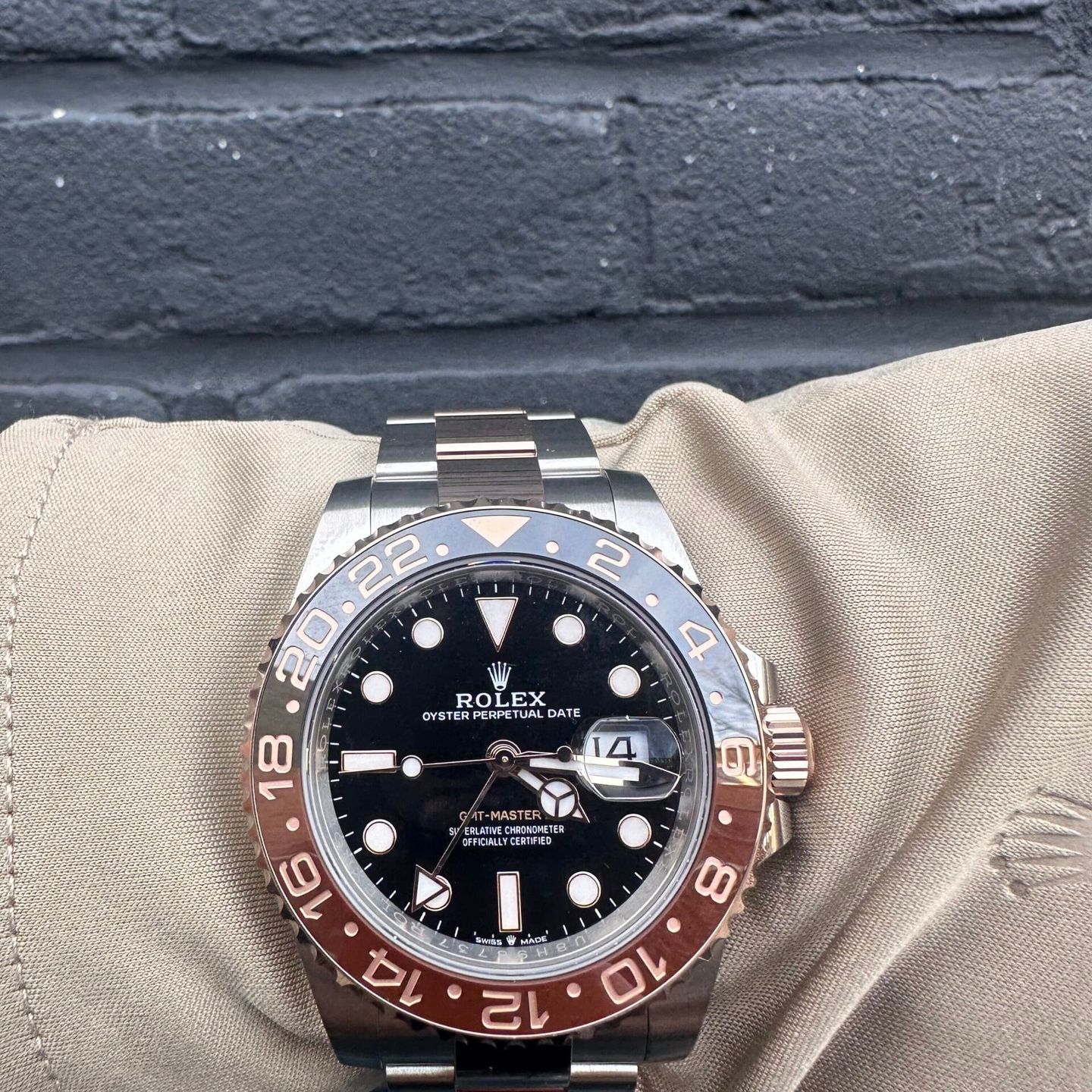 Rolex GMT-Master II 126711CHNR (2026) - Zwart wijzerplaat 40mm Goud/Staal (3/4)