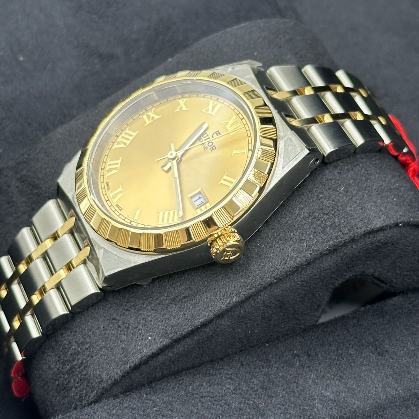 Tudor Royal 28503-0003 (2022) - Champagne wijzerplaat 38mm Staal (6/8)