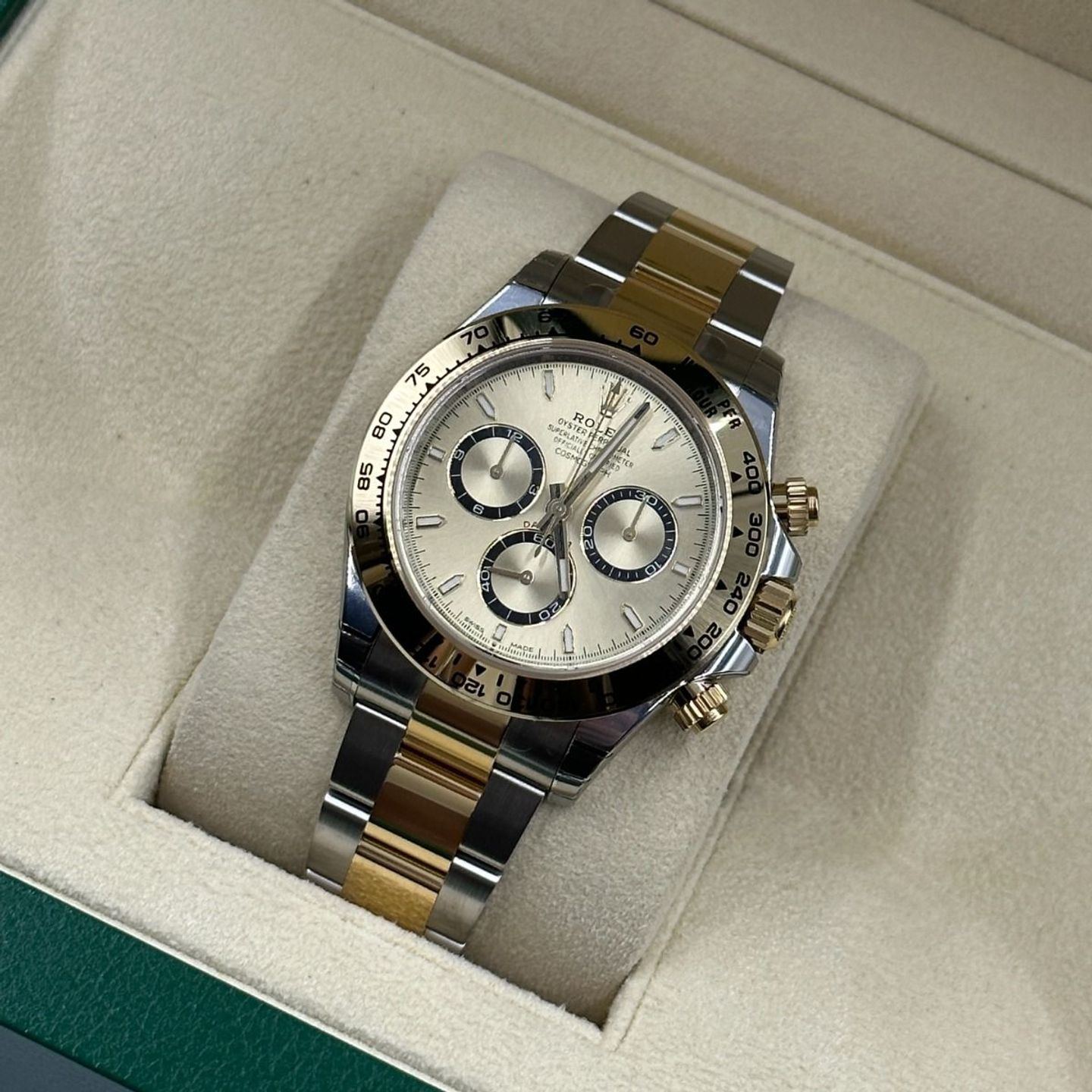 Rolex Daytona 126503 (2024) - Gold dial 40 mm Gold/Steel case (7/8)