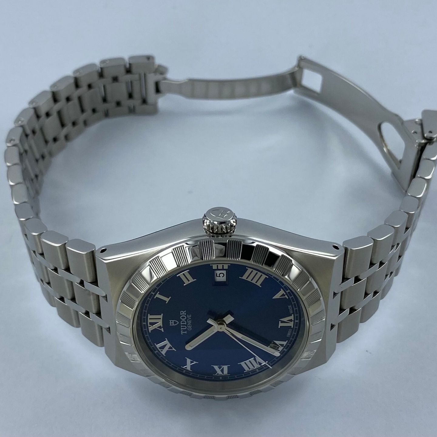 Tudor Royal 28500 (2023) - Blue dial 38 mm Steel case (2/6)