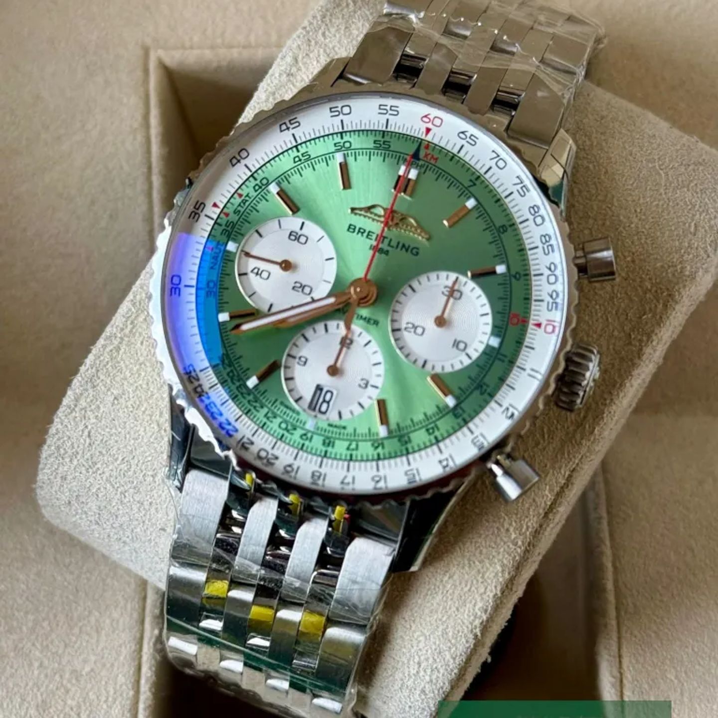 Breitling Navitimer AB0139211L1A1 (2026) - Green dial 41 mm Steel case (3/7)