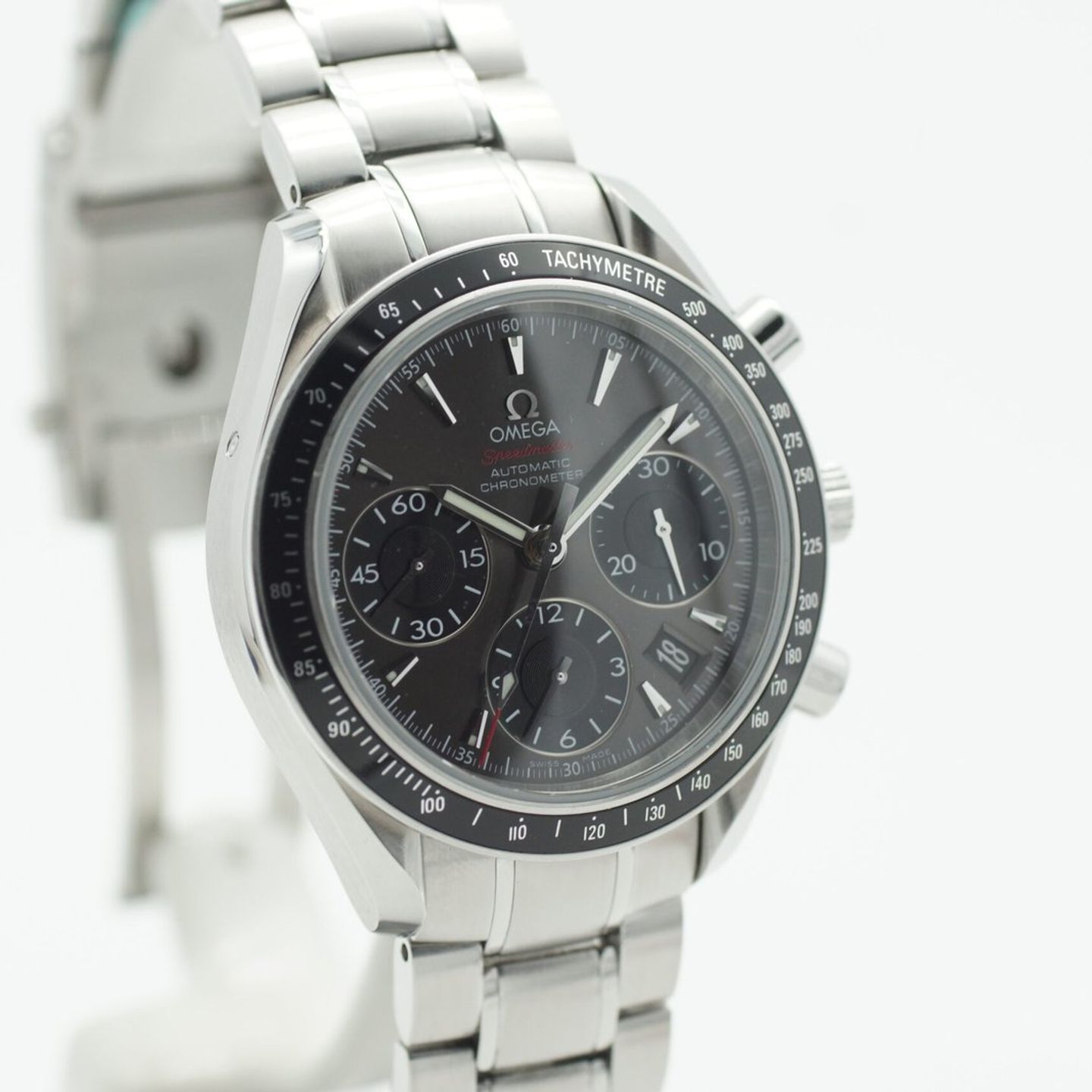 Omega Speedmaster Date 323.30.40.40.06.001 - (5/8)