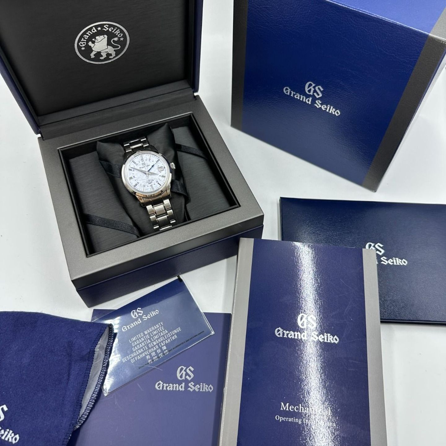 Grand Seiko Elegance Collection SBGJ249G (2023) - Silver dial 39 mm Steel case (2/8)