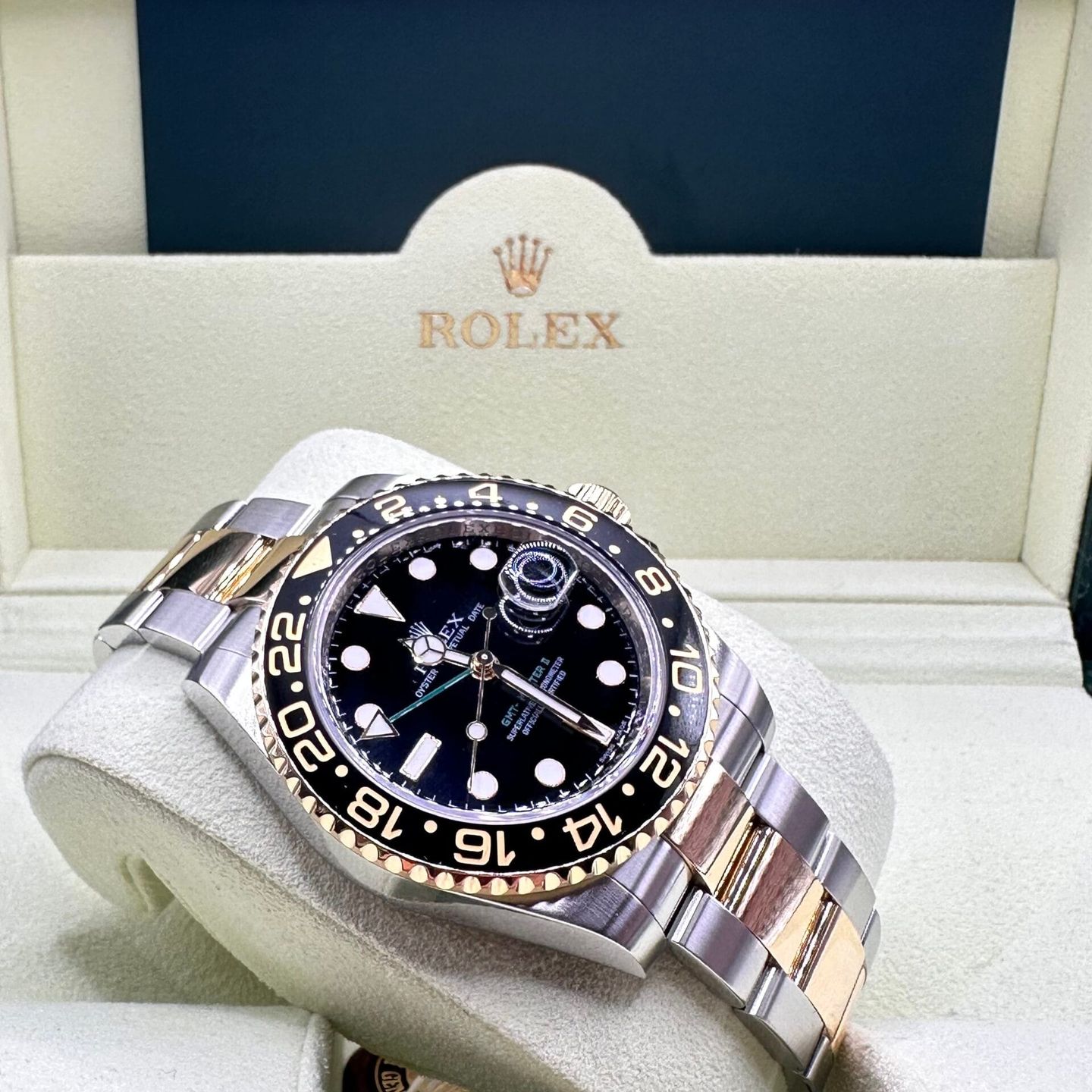 Rolex GMT-Master II 116713LN (Unknown (random serial)) - Black dial 40 mm Gold/Steel case (5/5)