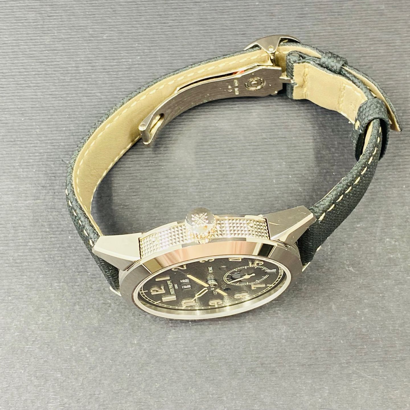 Patek Philippe Annual Calendar Travel Time 5326G-001 (2022) - Grey dial 41 mm White Gold case (4/5)