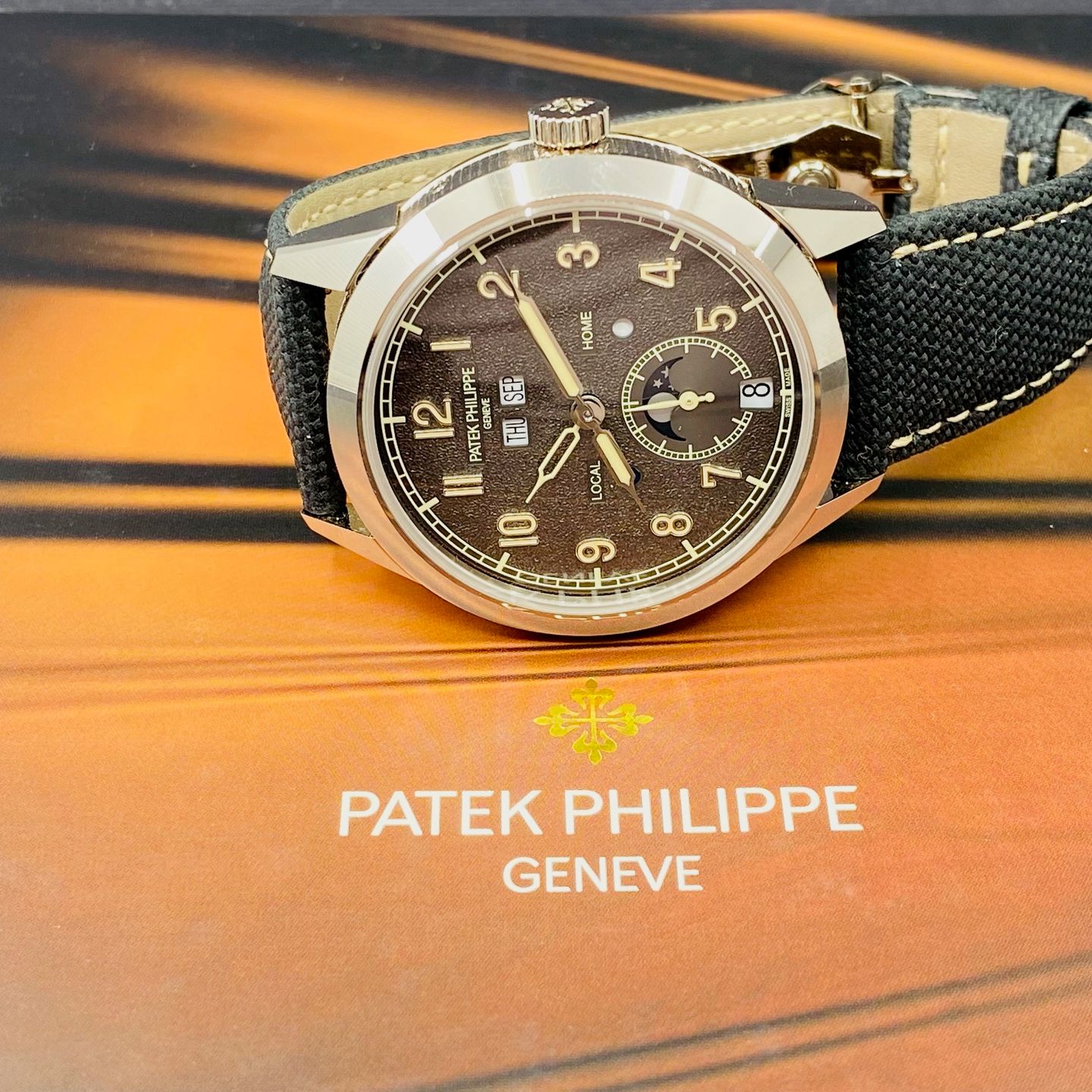 Patek Philippe Annual Calendar Travel Time 5326G-001 (2022) - Grey dial 41 mm White Gold case (1/5)