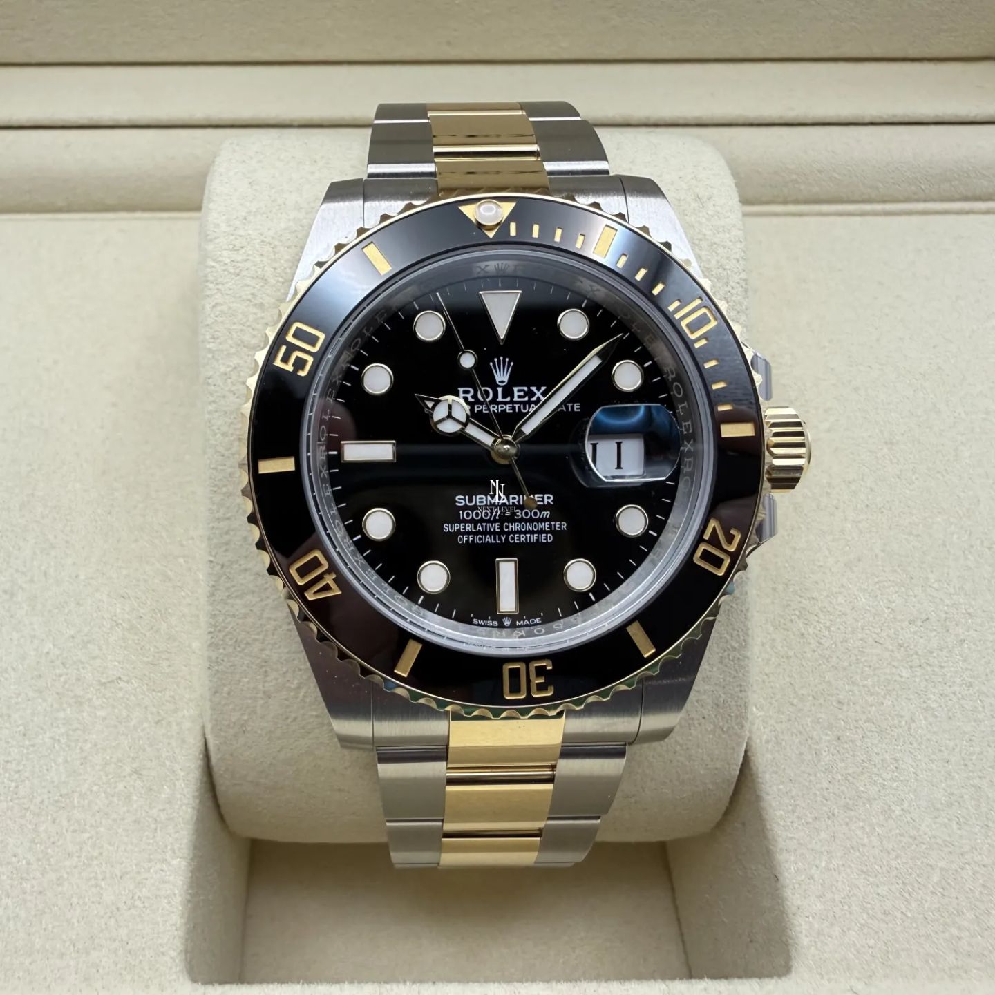 Rolex Submariner Date 126613LN (2026) - 41mm Goud/Staal (2/8)