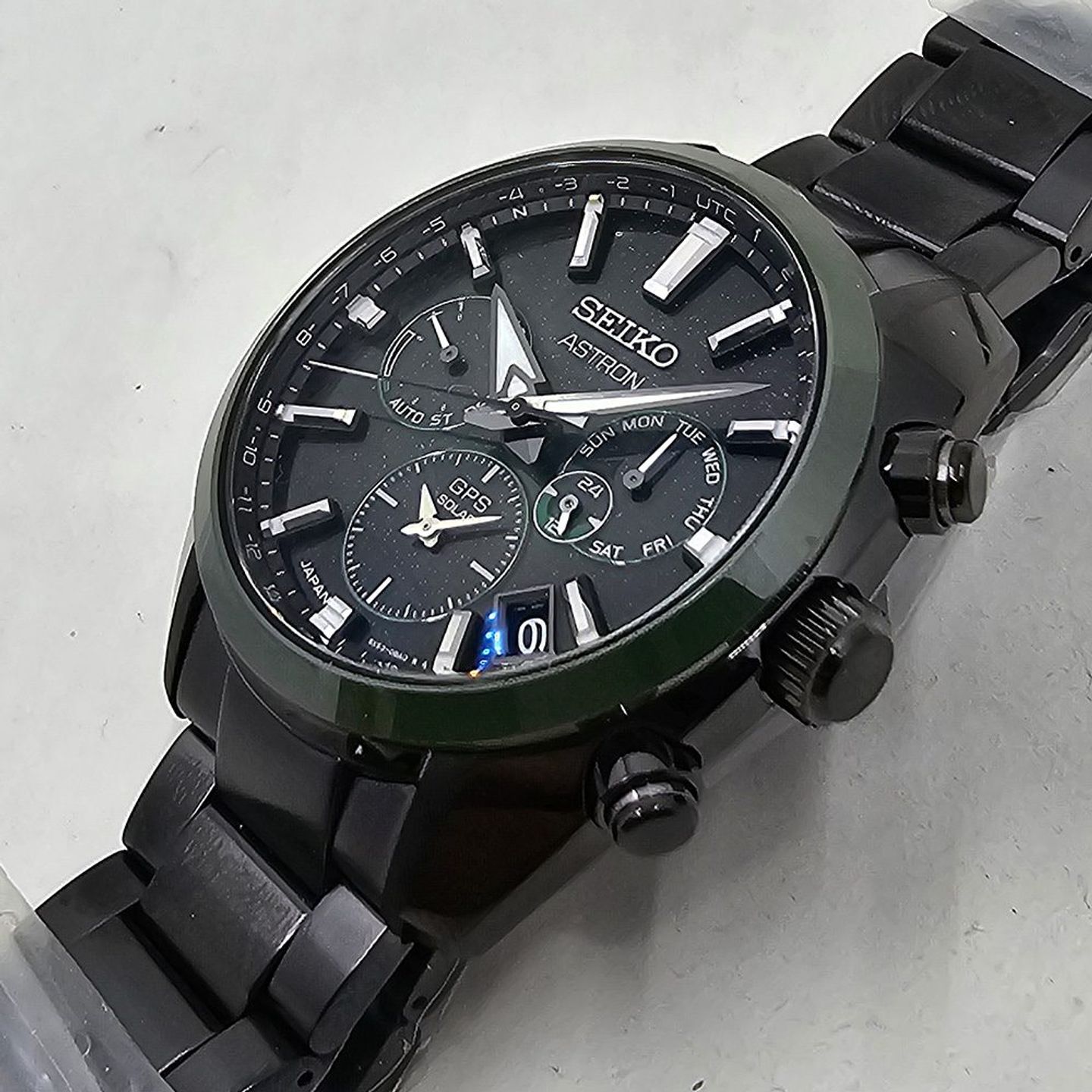 Seiko Astron SSH079J1 (2025) - Green dial 43 mm Steel case (3/8)