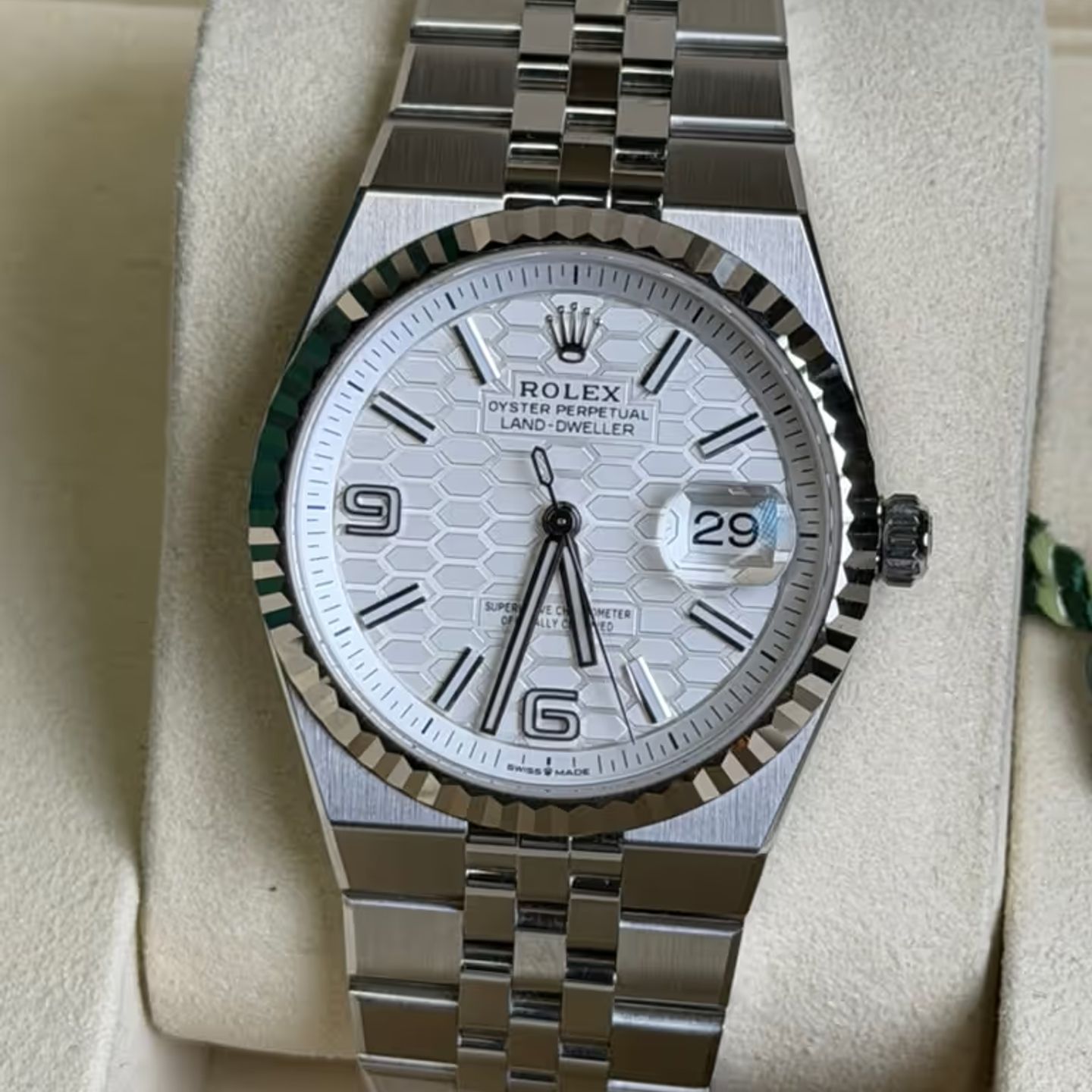 Rolex Land-Dweller 36 127234 (2025) - White dial 36 mm Steel case (2/8)