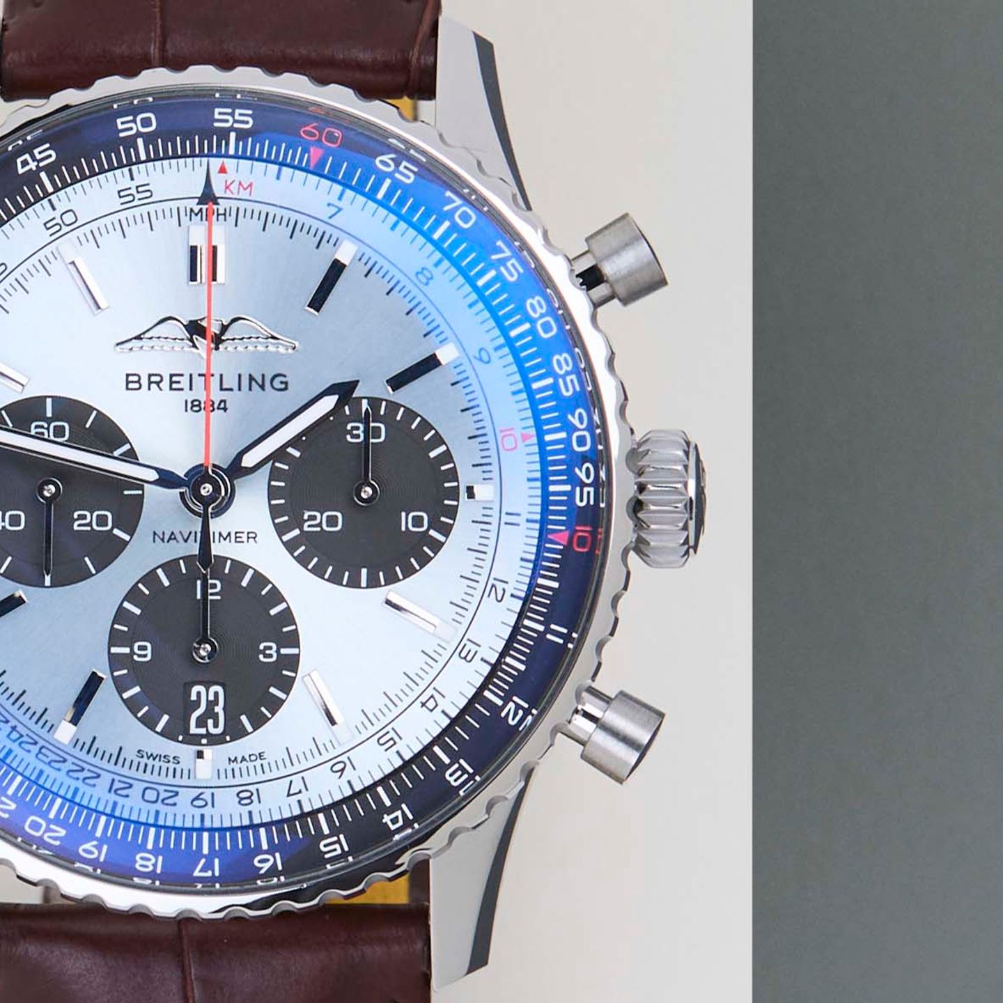 Breitling Navitimer 1 B01 Chronograph AB0138 (2025) - Zwart wijzerplaat 43mm Staal (5/8)