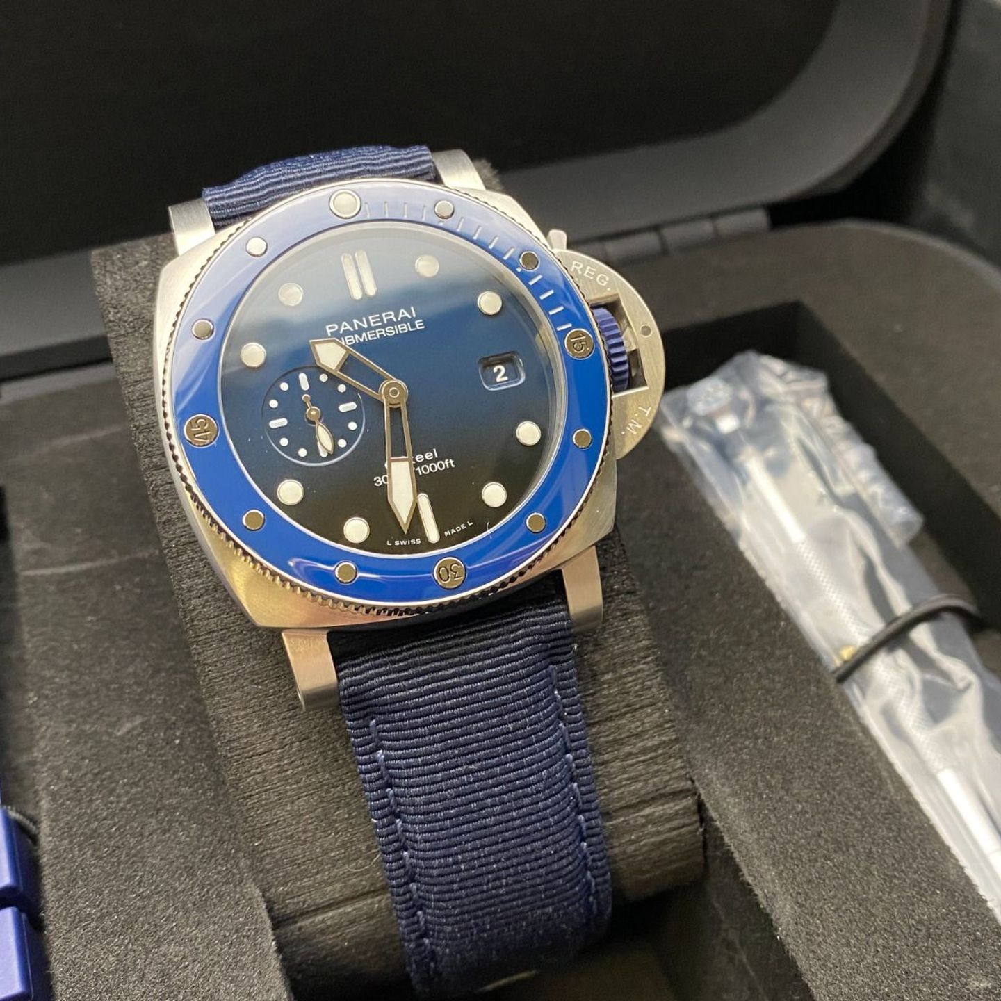 Panerai Luminor Submersible PAM01289 (2022) - Blauw wijzerplaat 44mm Staal (4/8)