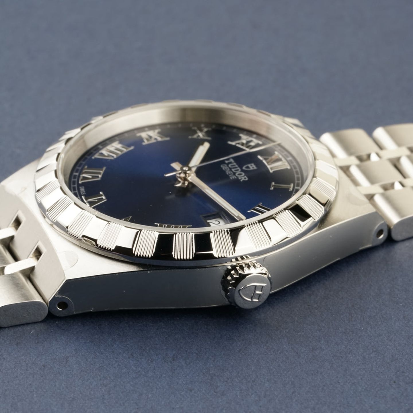 Tudor Royal 28500 (2025) - Blauw wijzerplaat 38mm Staal (4/8)