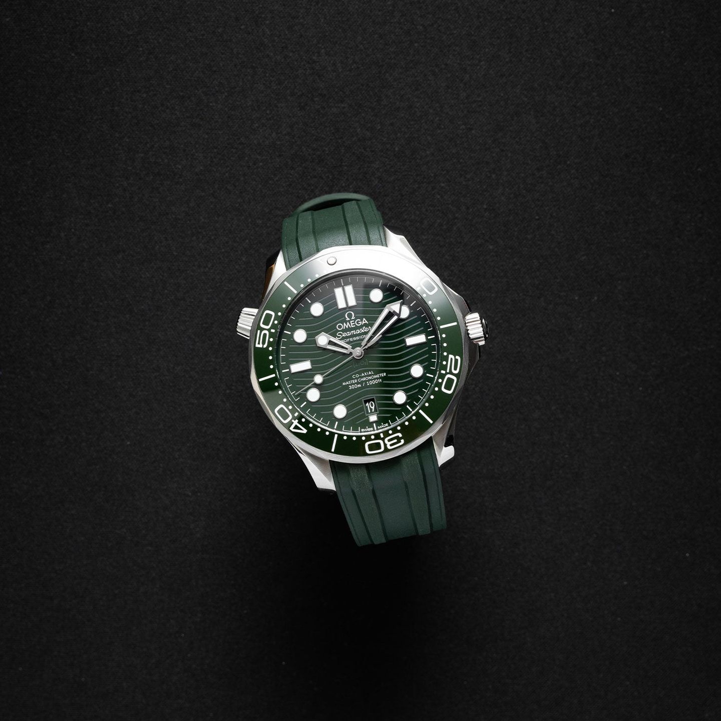 Omega Seamaster Diver 300 M 210.32.42.20.10.001 (2024) - Green dial 42 mm Steel case (2/5)