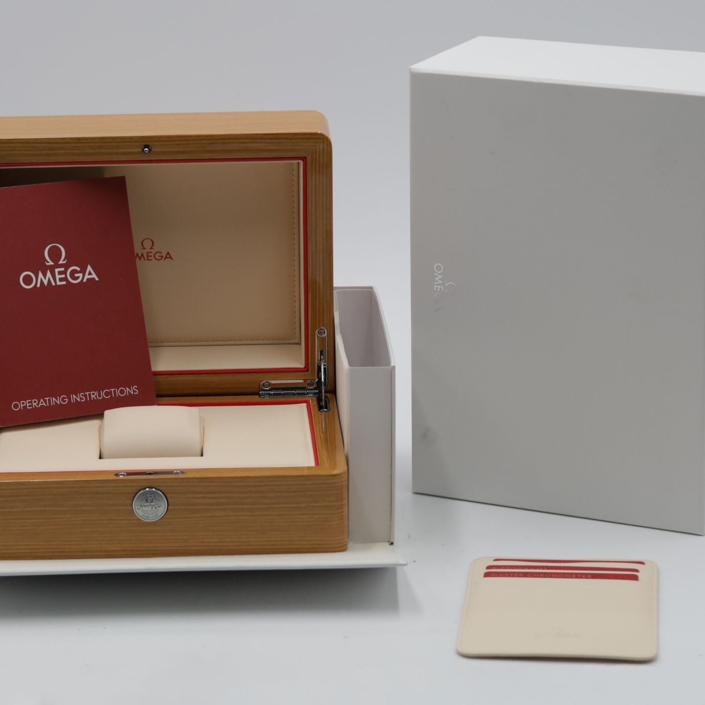 Omega Speedmaster Moonphase 304.30.44.52.01.001 (Unknown (random serial)) - Black dial 44 mm Steel case (8/8)