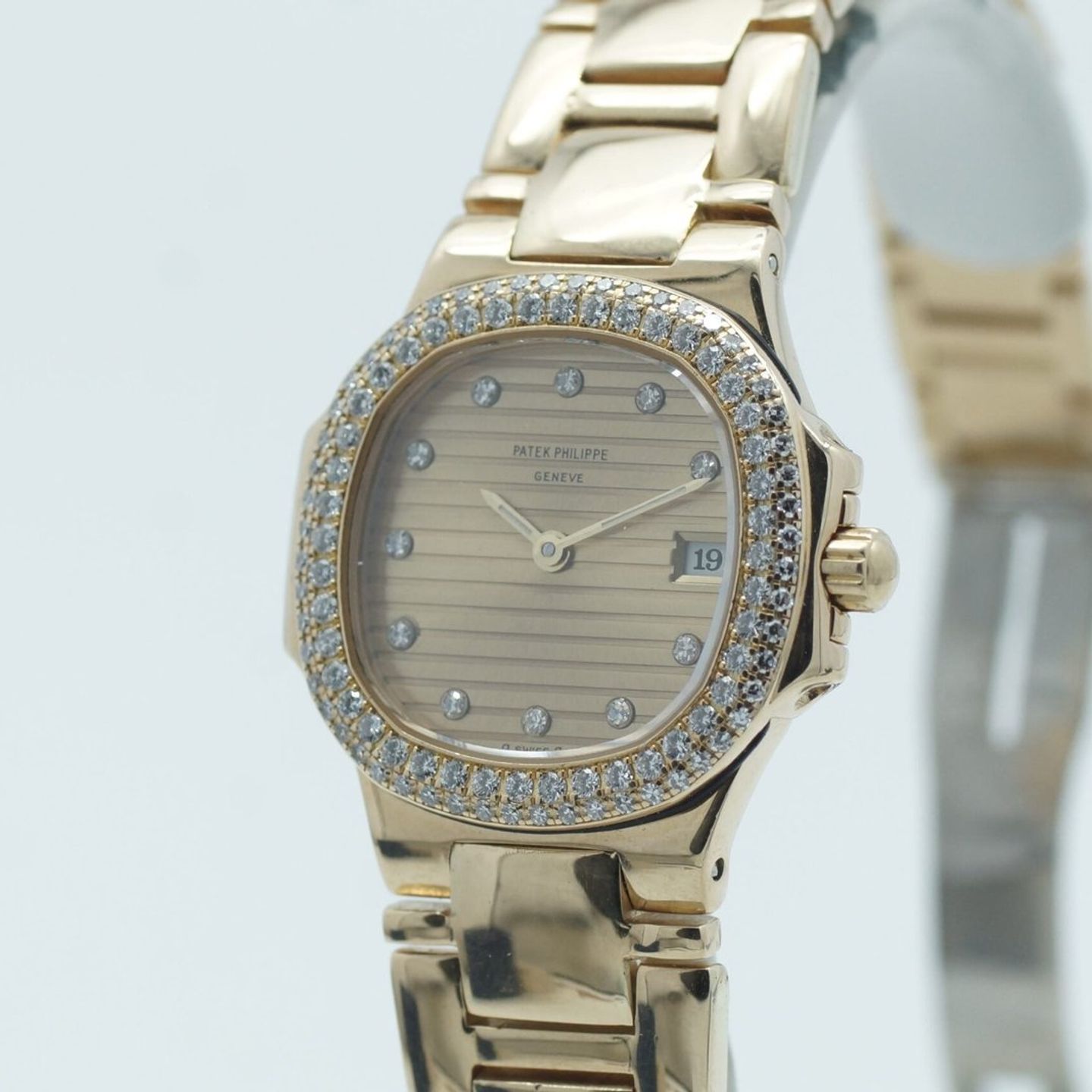 Patek Philippe Nautilus 4700/54 (1991) - Champagne dial 27 mm Yellow Gold case (4/8)