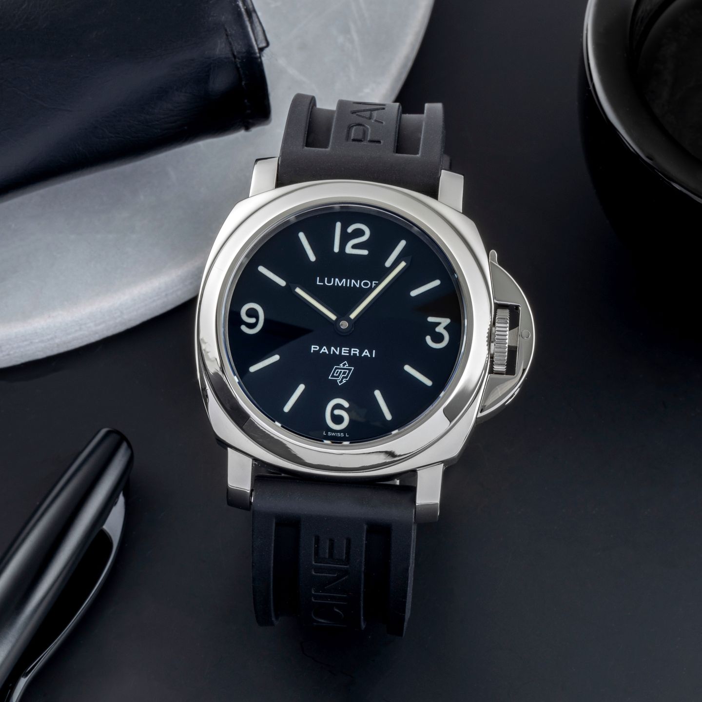 Panerai Luminor Base Logo PAM00000 (2004) - Zwart wijzerplaat 44mm Staal (1/8)