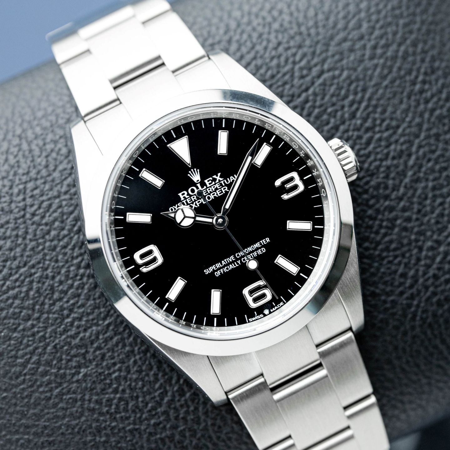 Rolex Explorer 124270 (2022) - Black dial 36 mm Steel case (2/8)