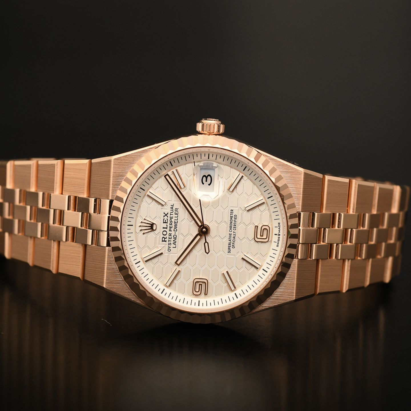 Rolex Land-Dweller 36 127235 (2025) - White dial 36 mm Rose Gold case (3/16)