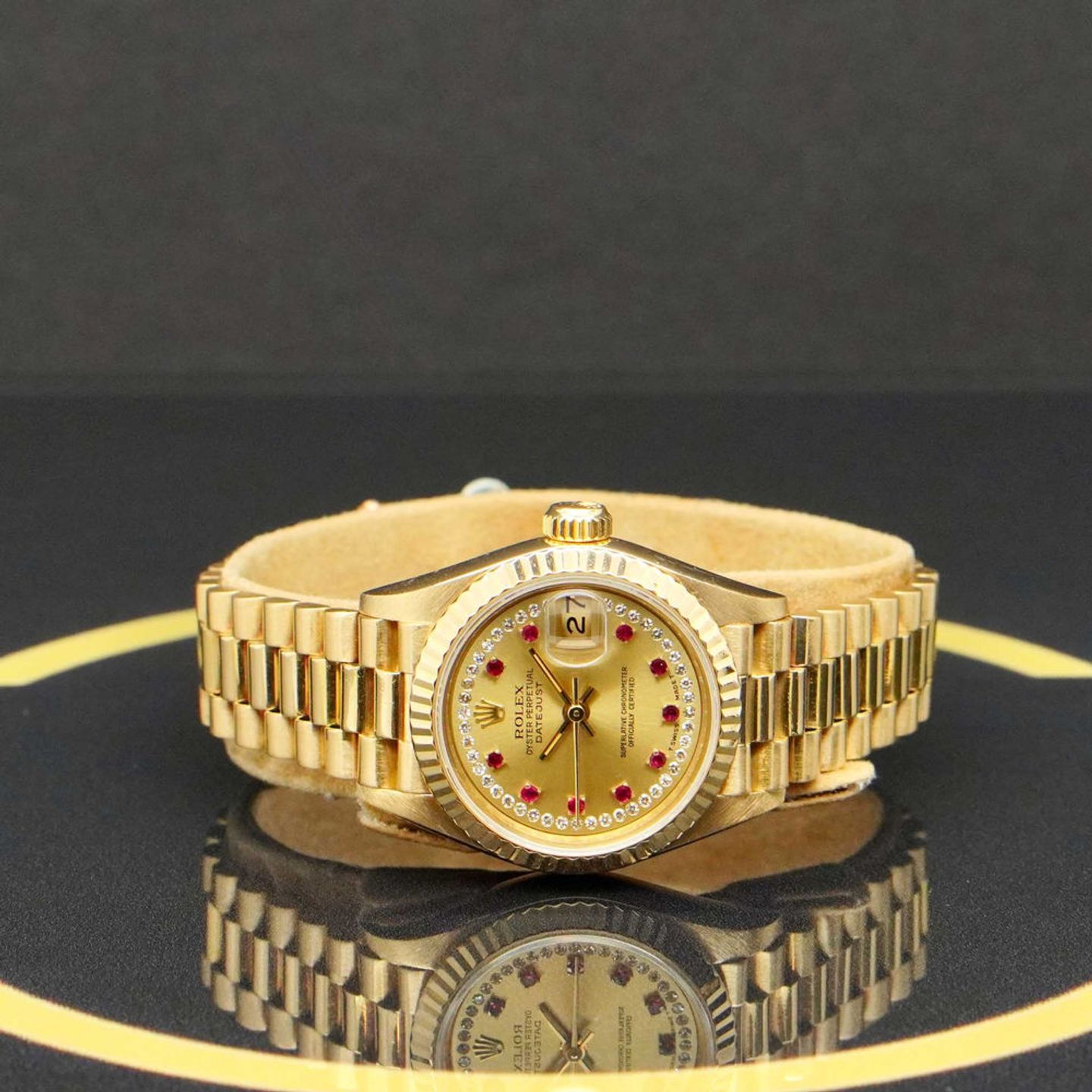 Rolex Lady-Datejust 69178 (1984) - Red dial 26 mm Yellow Gold case (3/5)