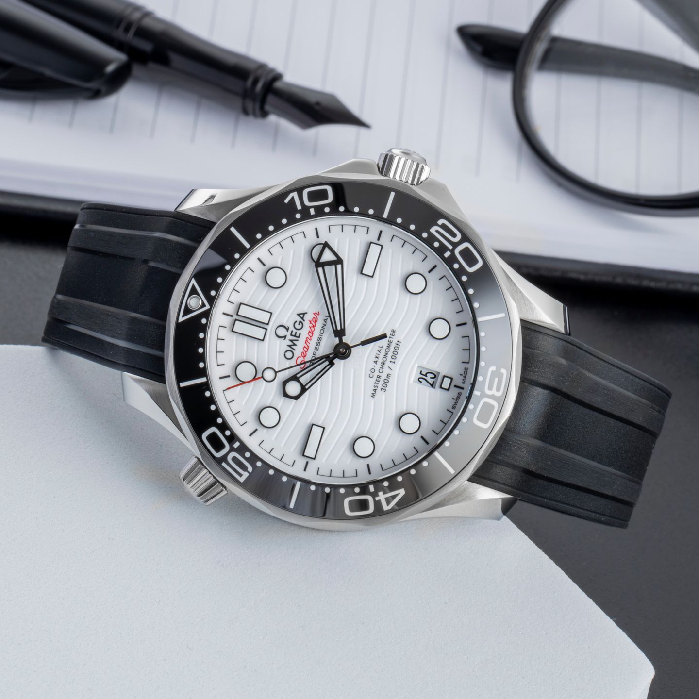Omega Seamaster Diver 300 M 210.32.42.20.04.001 (Unknown (random serial)) - White dial 42 mm Steel case (2/8)