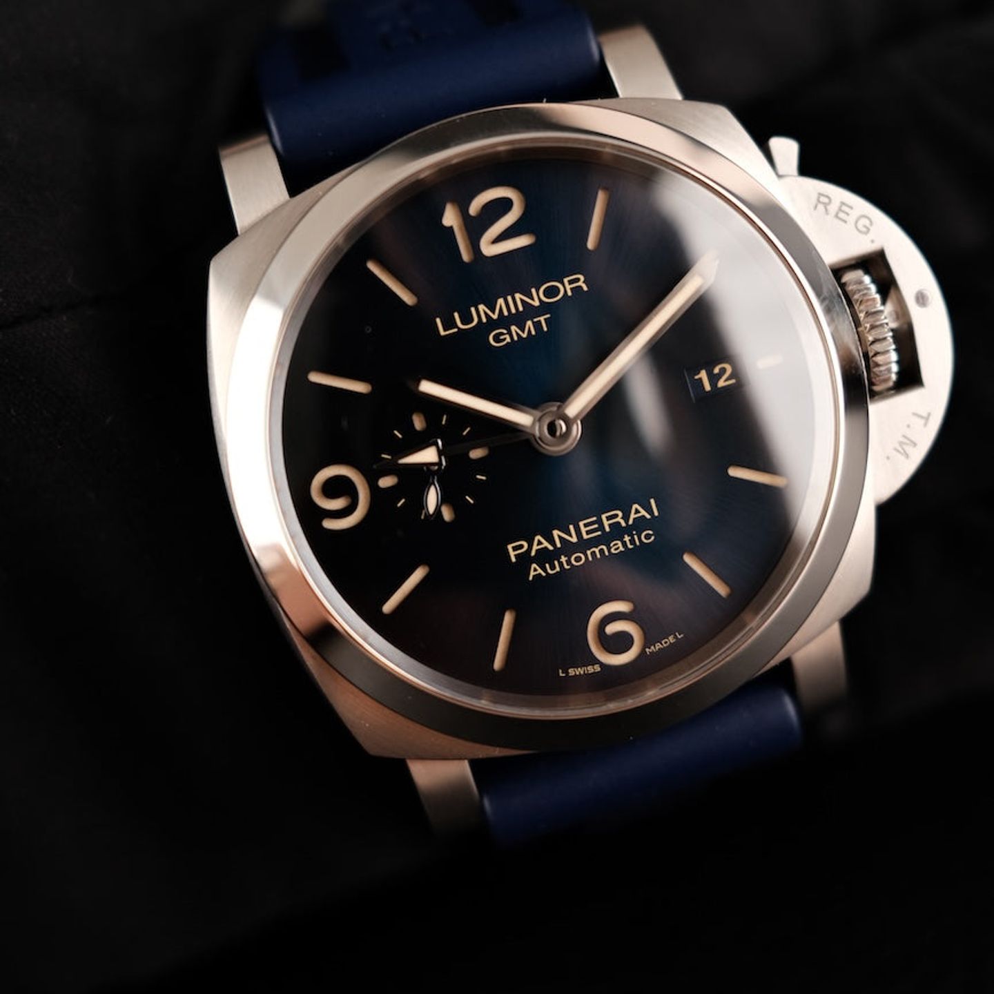 Panerai Luminor 1950 3 Days GMT Automatic PAM01033 (2024) - Blue dial 44 mm Steel case (1/8)