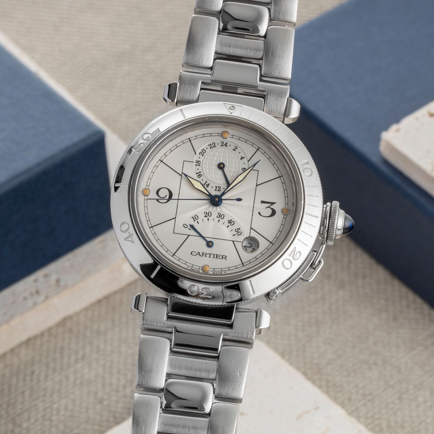 Cartier Pasha W31037H3 (2005) - Silver dial 38 mm Steel case (3/8)