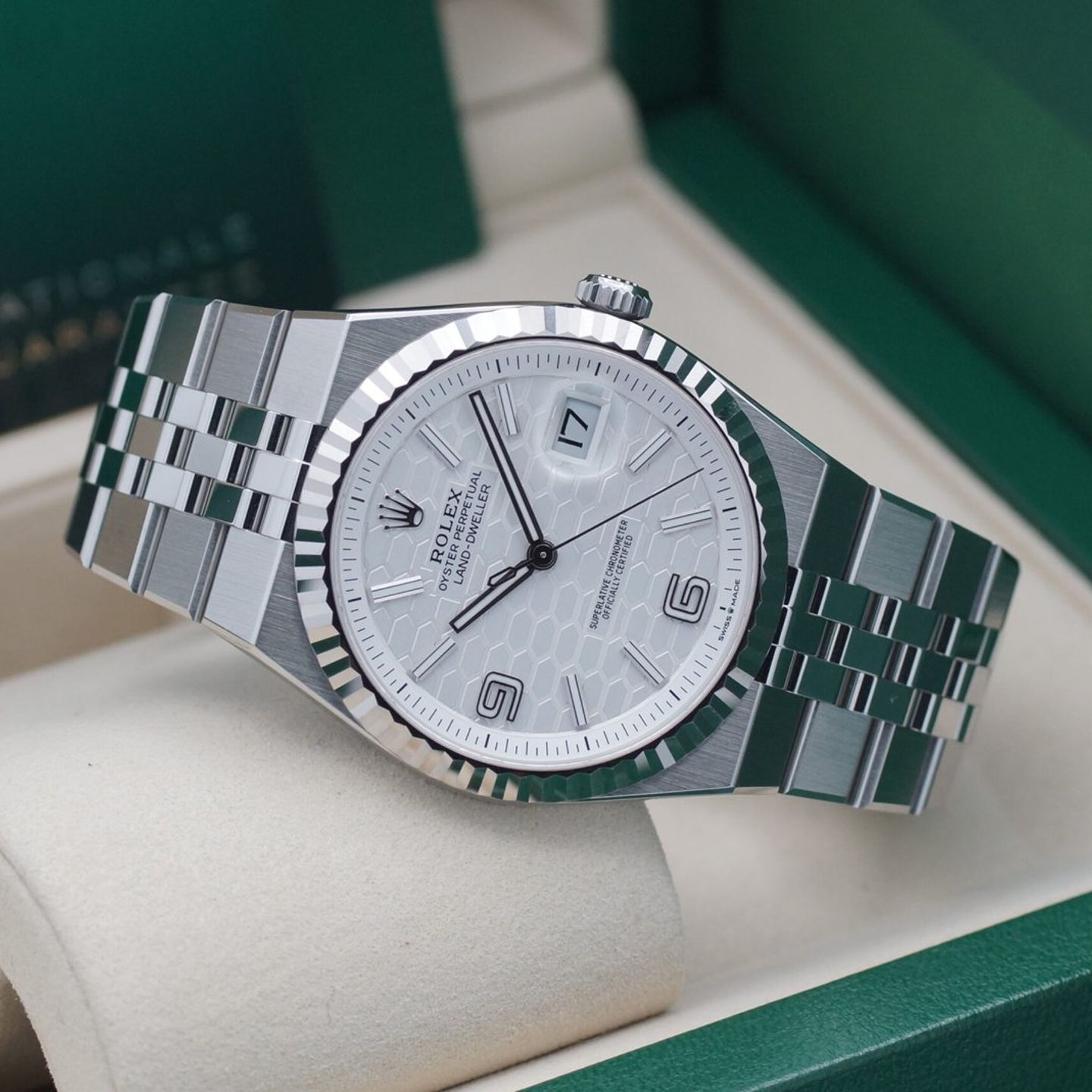 Rolex Land-Dweller 40 127334 (2025) - Wit wijzerplaat 40mm Staal (2/8)