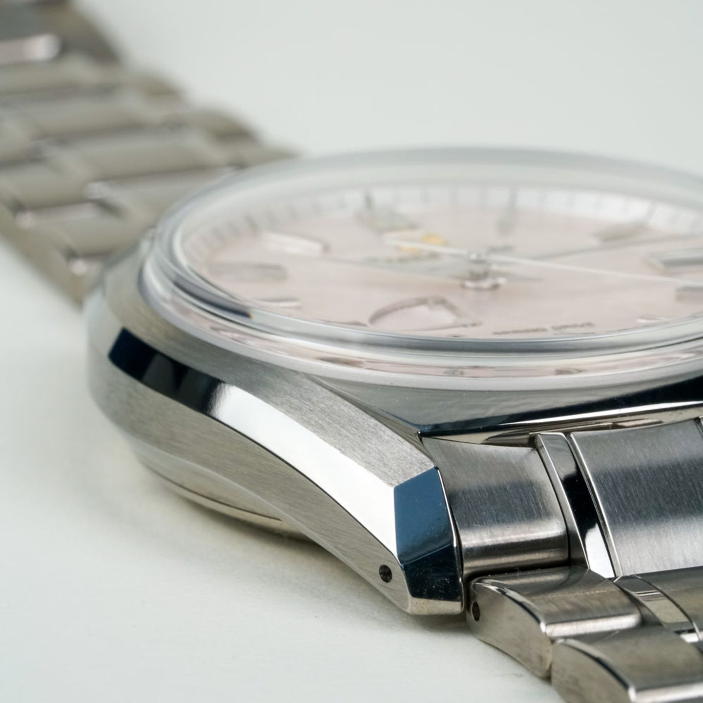 Grand Seiko Heritage Collection SBGA443 (2025) - Pink dial 41 mm Titanium case (6/8)