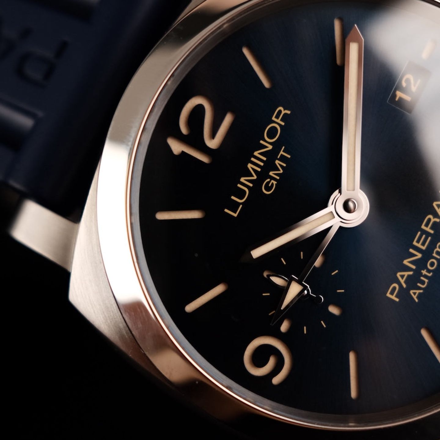 Panerai Luminor 1950 3 Days GMT Automatic PAM01033 (2024) - Blauw wijzerplaat 44mm Staal (3/8)