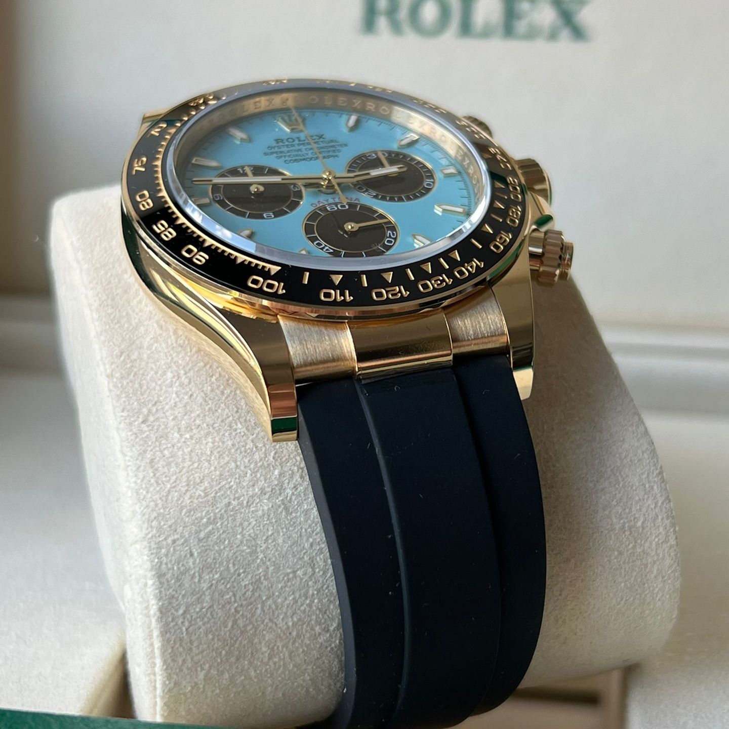 Rolex Daytona 126518LN (2025) - Turquoise dial 40 mm Yellow Gold case (2/4)