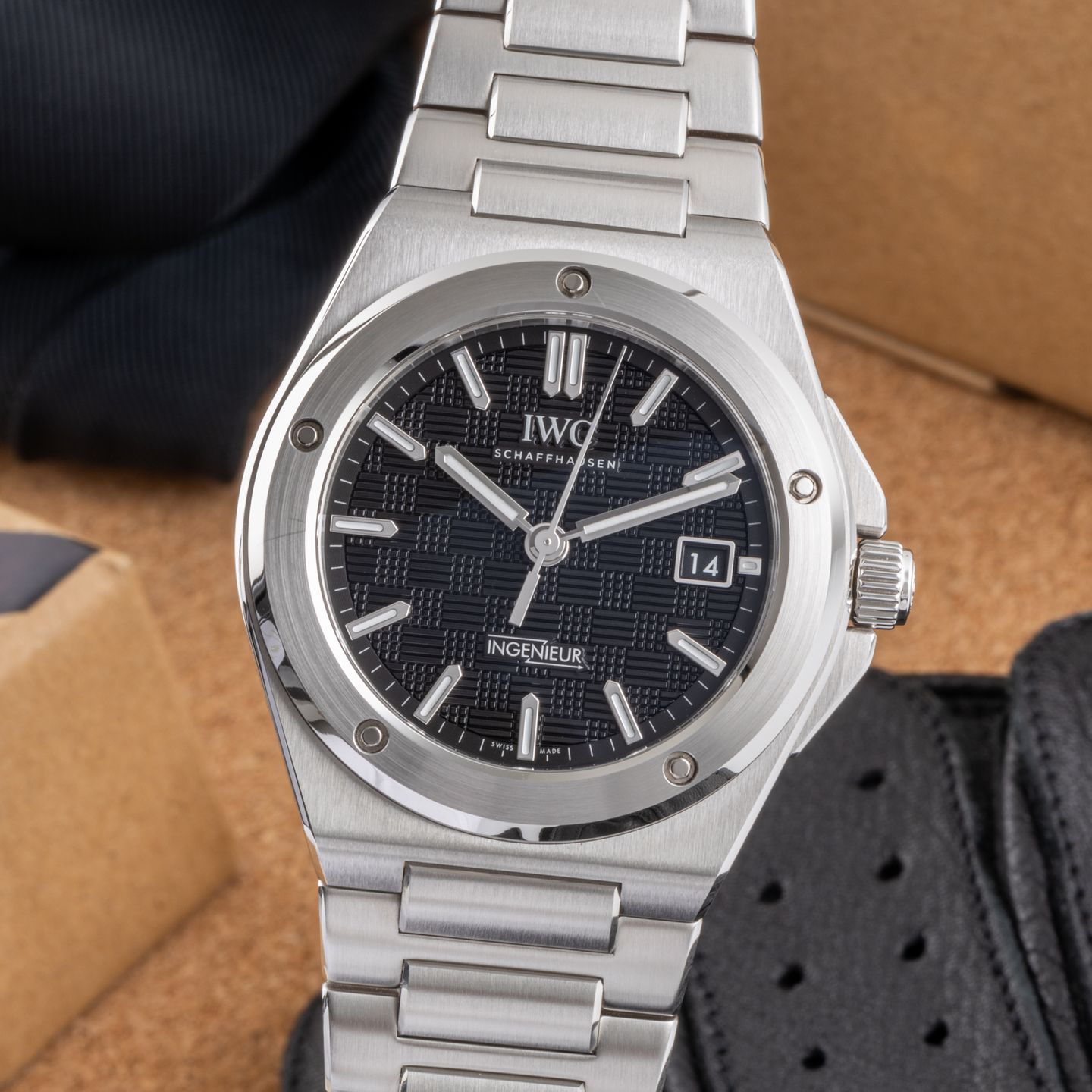 IWC Ingenieur Automatic IW328901 (Unknown (random serial)) - Black dial 40 mm Steel case (3/8)