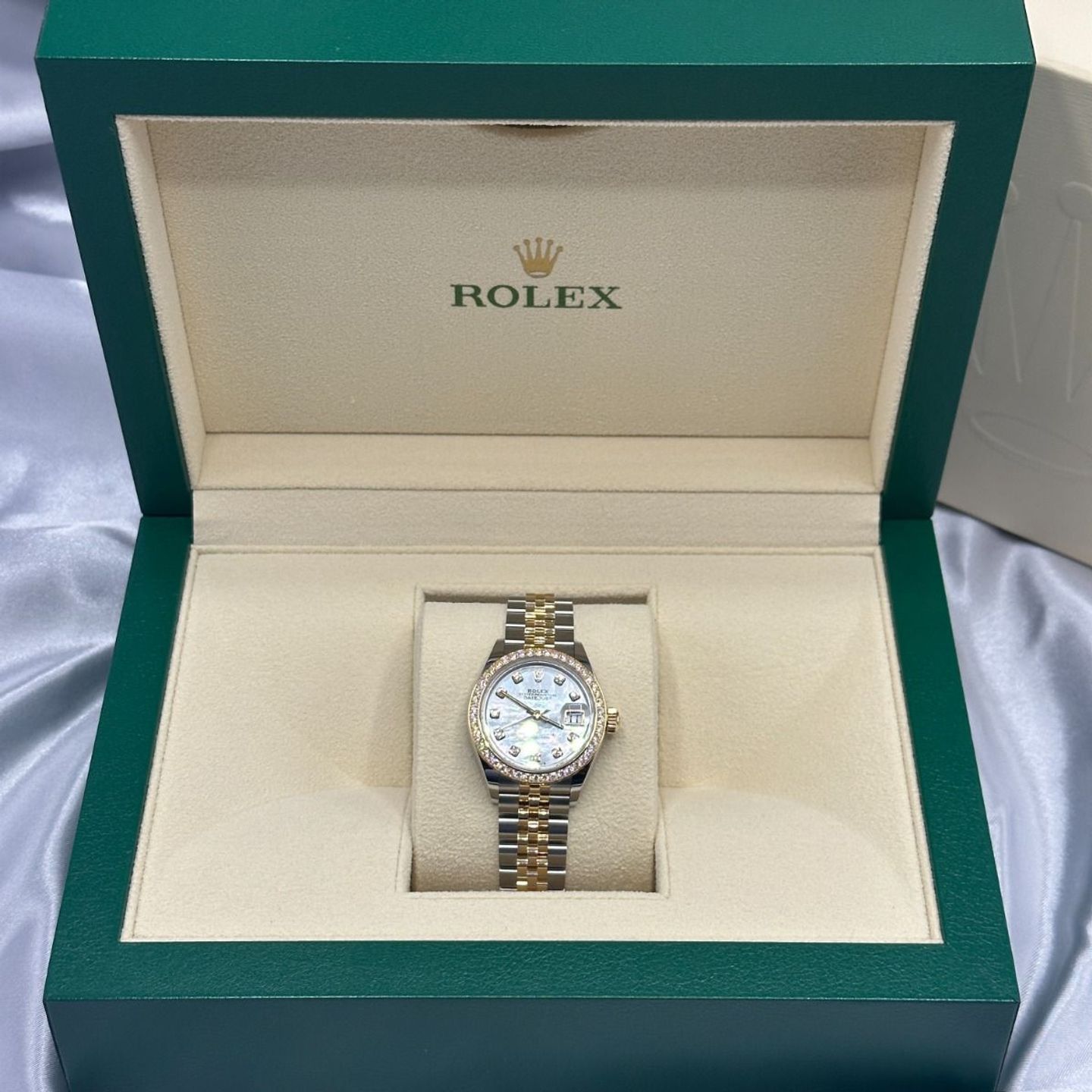 Rolex Lady-Datejust 279383RBR (2024) - Silver dial 28 mm Gold/Steel case (3/8)