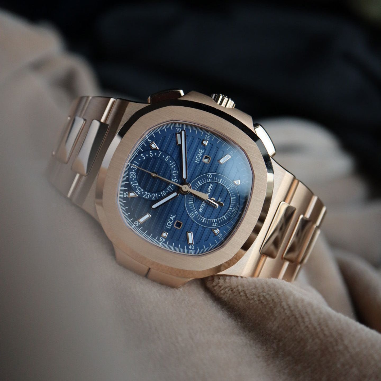 Patek Philippe Nautilus 5990/1R (2024) - Blauw wijzerplaat 41mm Roségoud (6/8)