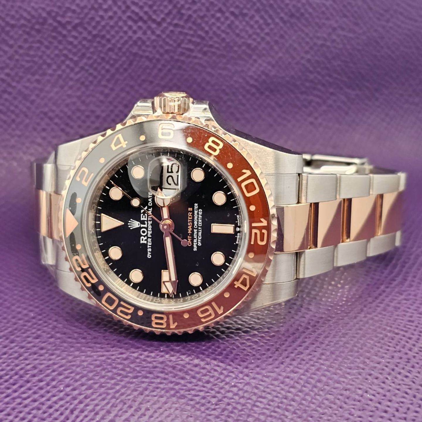 Rolex GMT-Master II 126711CHNR (2024) - Black dial 40 mm Gold/Steel case (1/5)