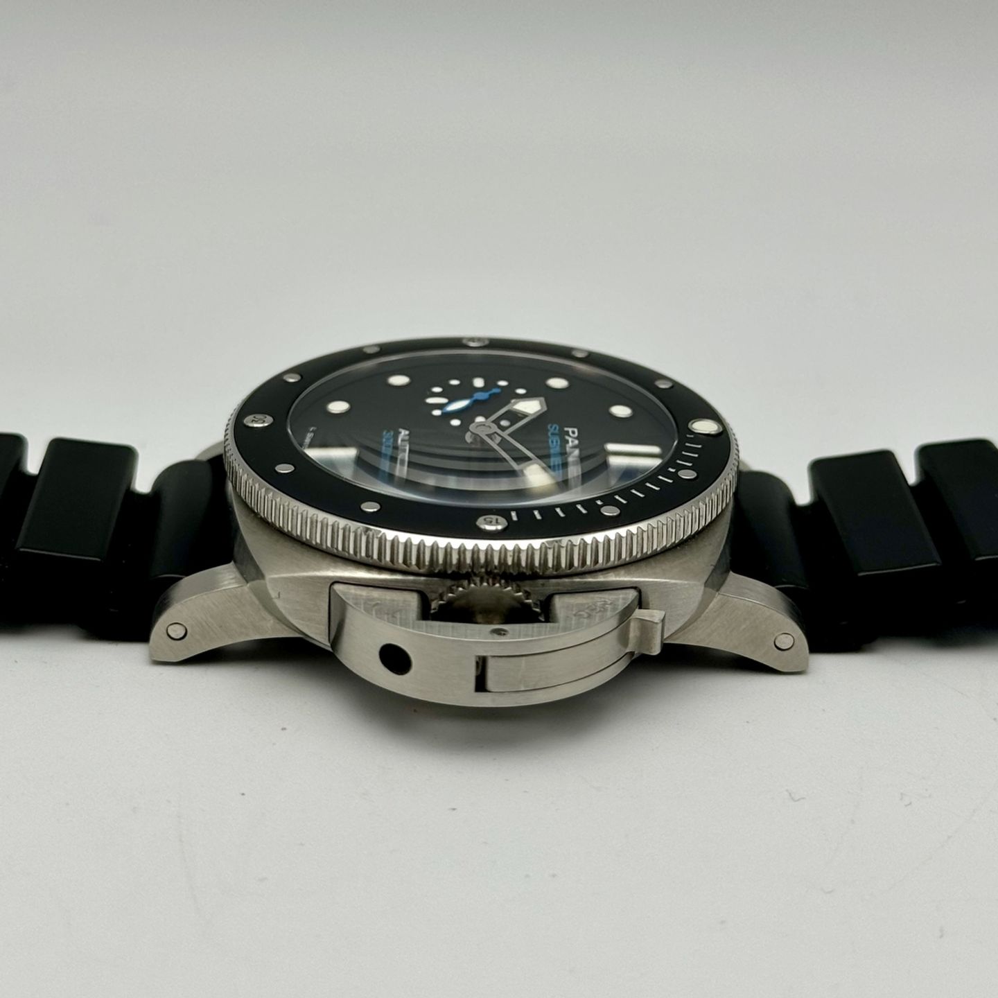 Panerai Luminor Submersible PAM02683 (2021) - Black dial 42 mm Steel case (3/10)