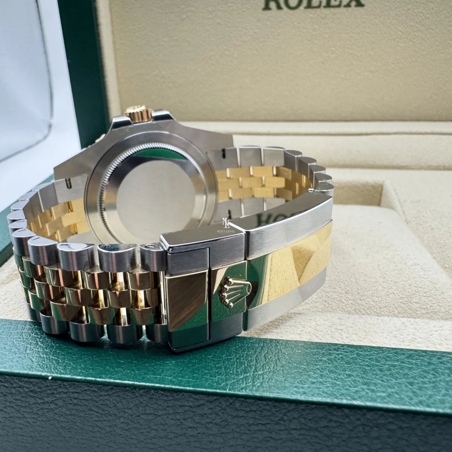 Rolex GMT-Master II 126713GRNR (2026) - 40mm Goud/Staal (8/8)