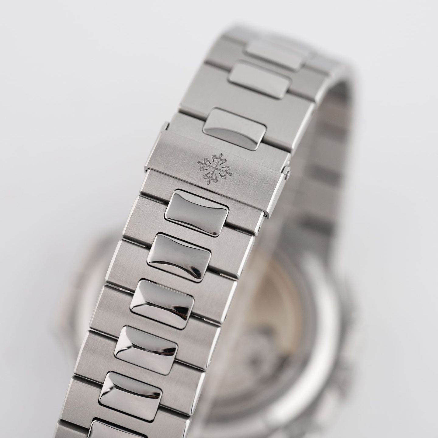 Patek Philippe Nautilus 5990/1A-001 - (4/6)