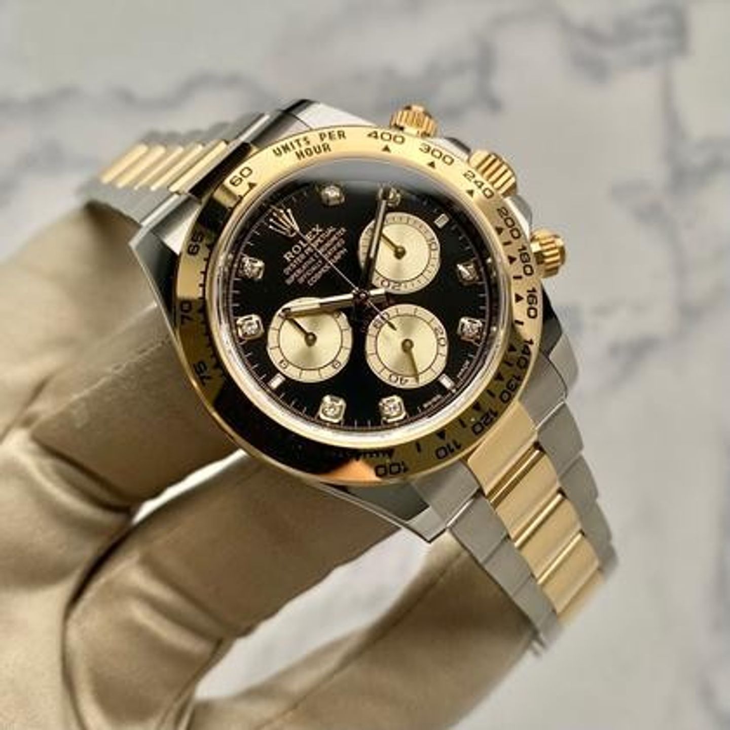 Rolex Daytona 126503 (2023) - Black dial 40 mm Gold/Steel case (3/8)