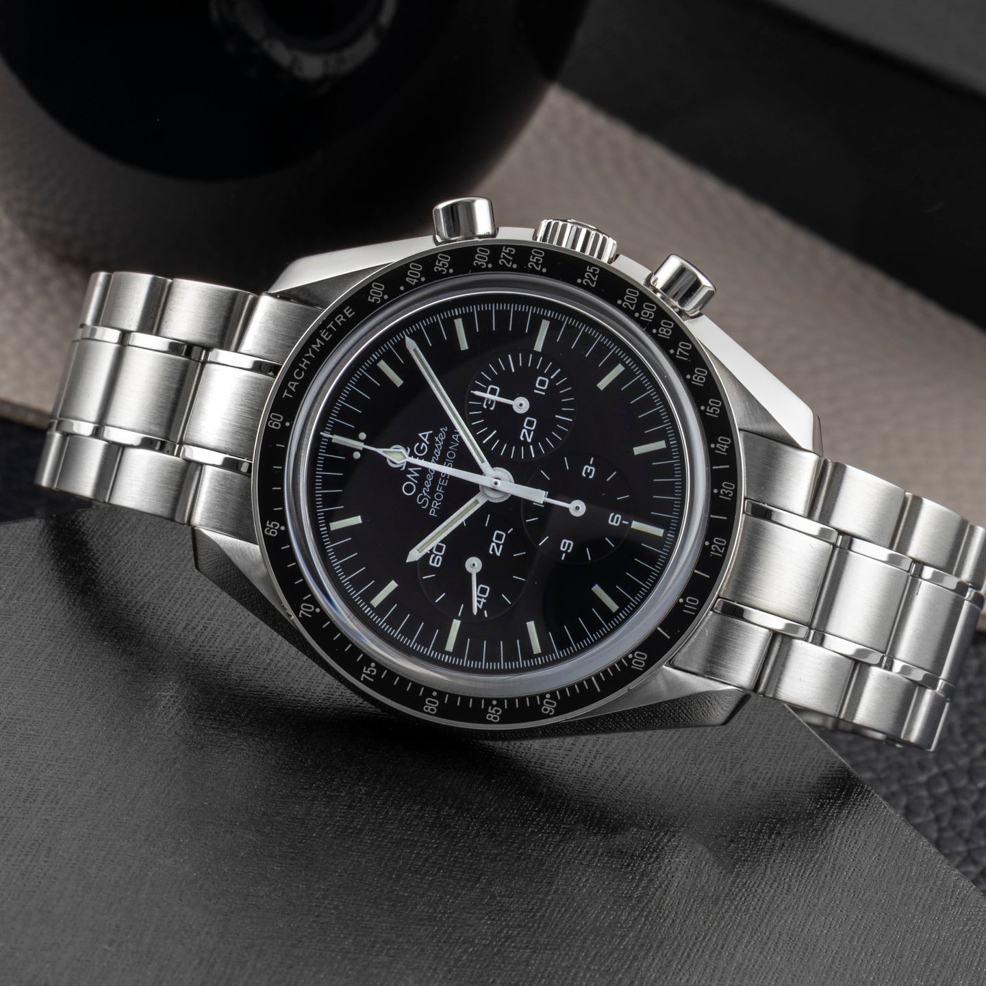 Omega Speedmaster Professional Moonwatch 311.30.42.30.01.006 (Unknown (random serial)) - Black dial 42 mm Steel case (2/8)
