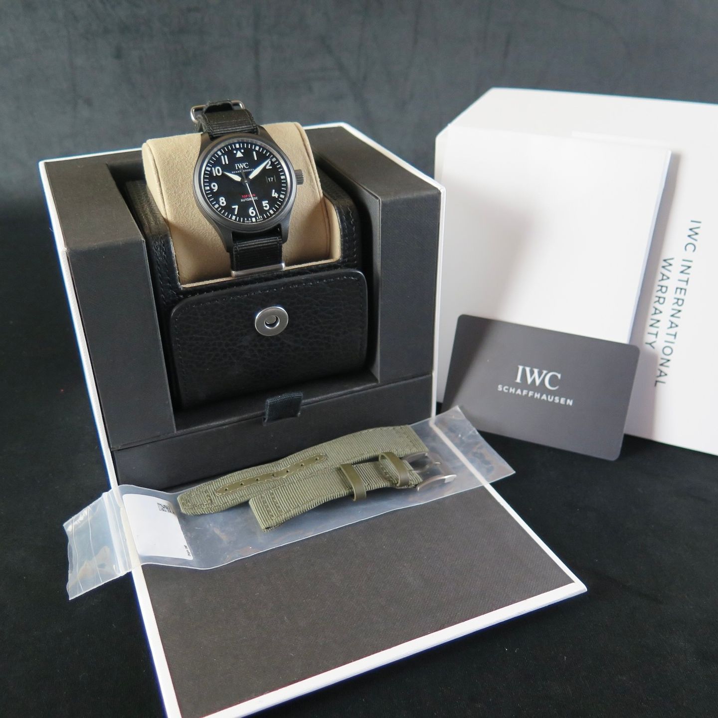 IWC Pilot IW326901 (2020) - Black dial 41 mm Ceramic case (8/8)