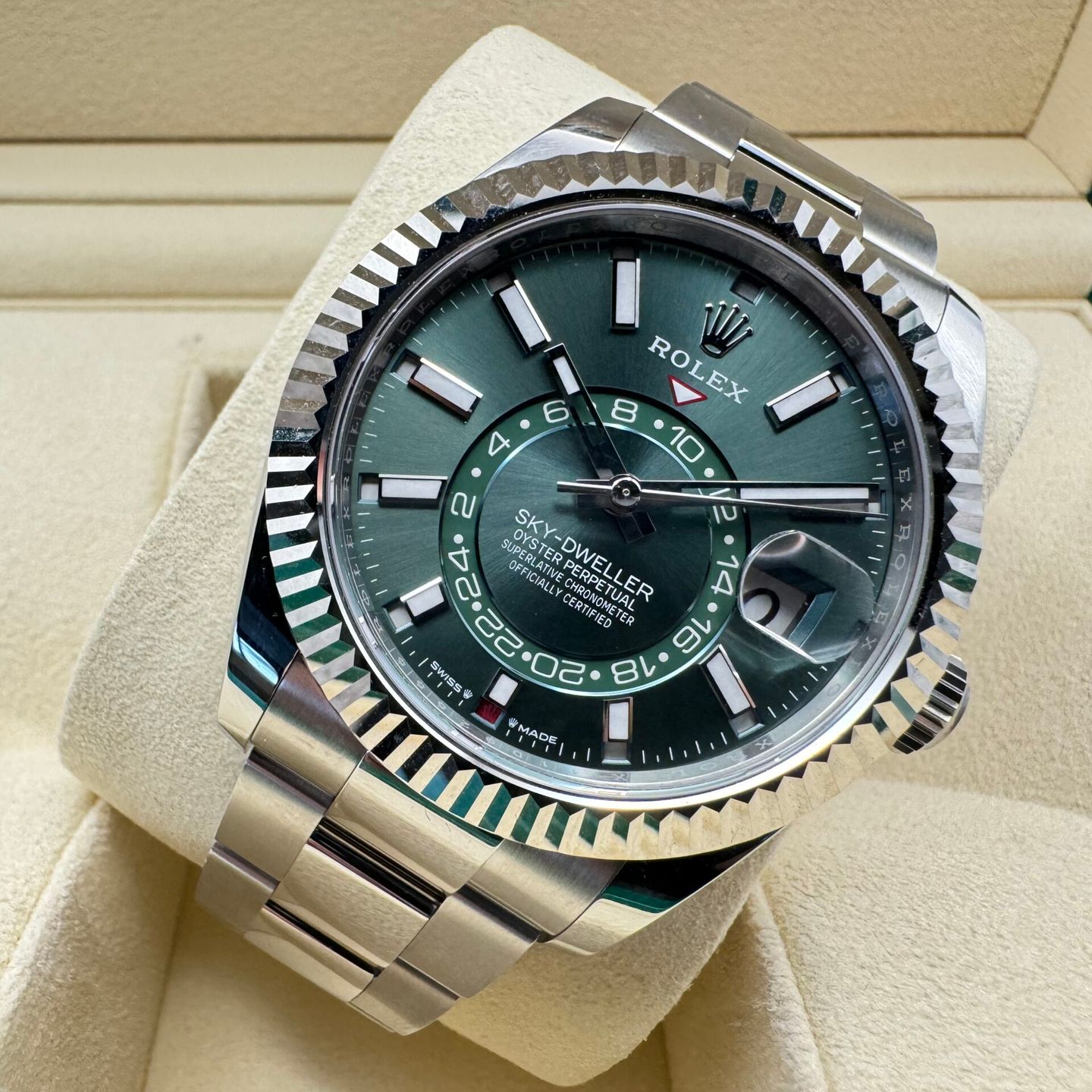 Rolex Sky-Dweller 336934 (2024) - Groen wijzerplaat 42mm Goud/Staal (3/8)